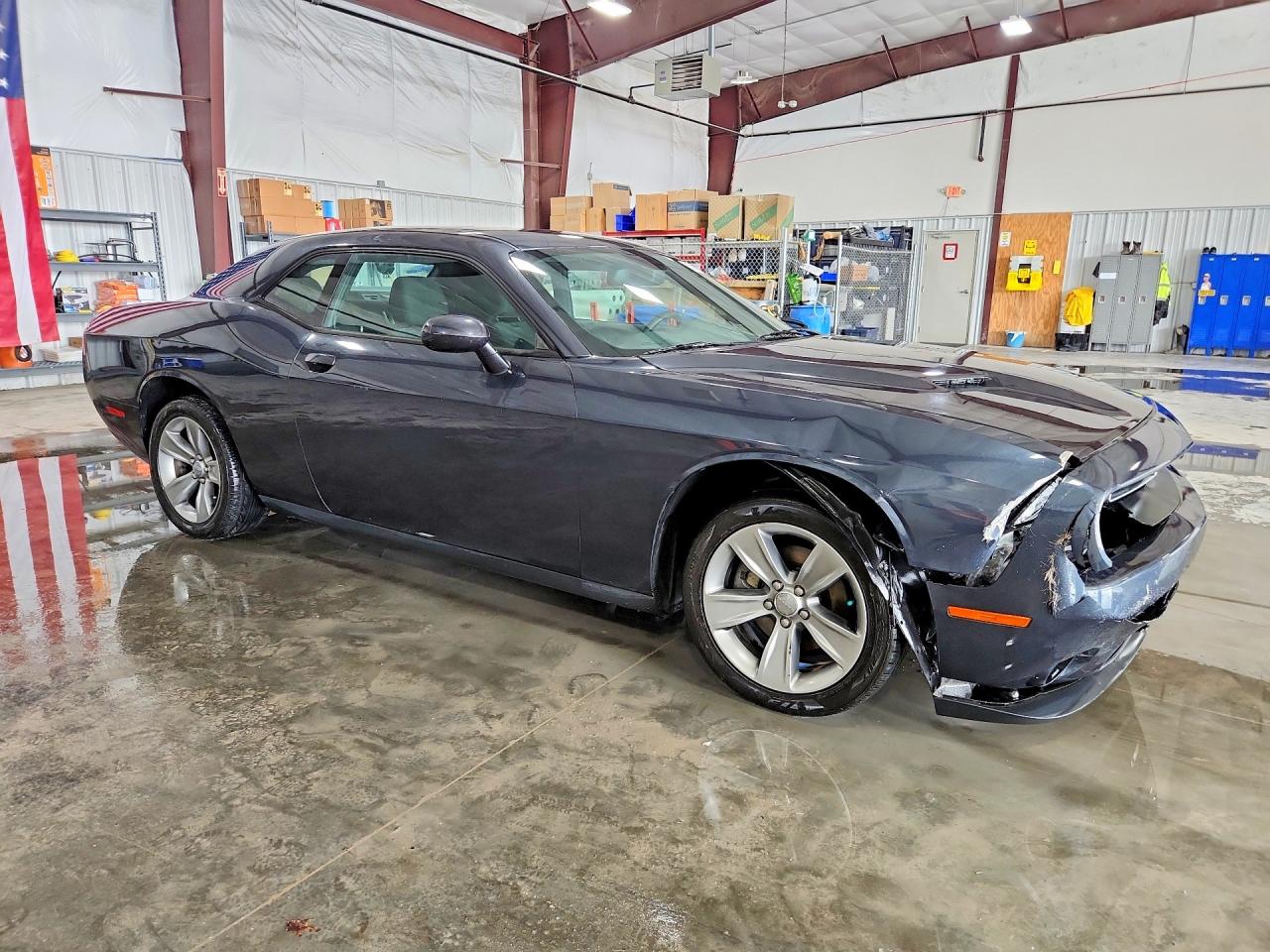 2016 DODGE CHALLENGER SXT photo 4