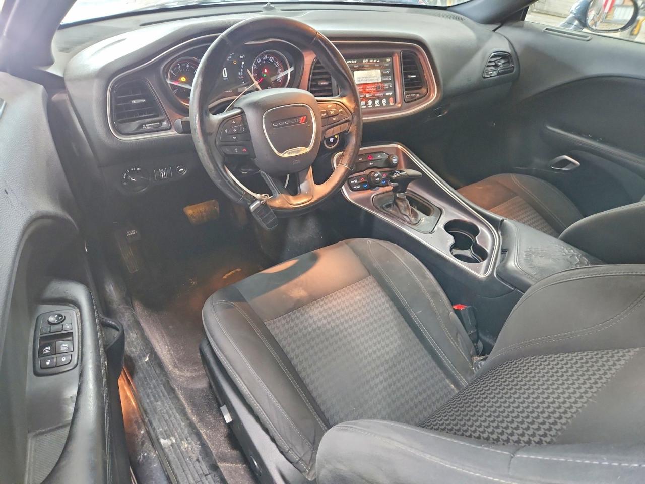 2016 DODGE CHALLENGER SXT photo 8