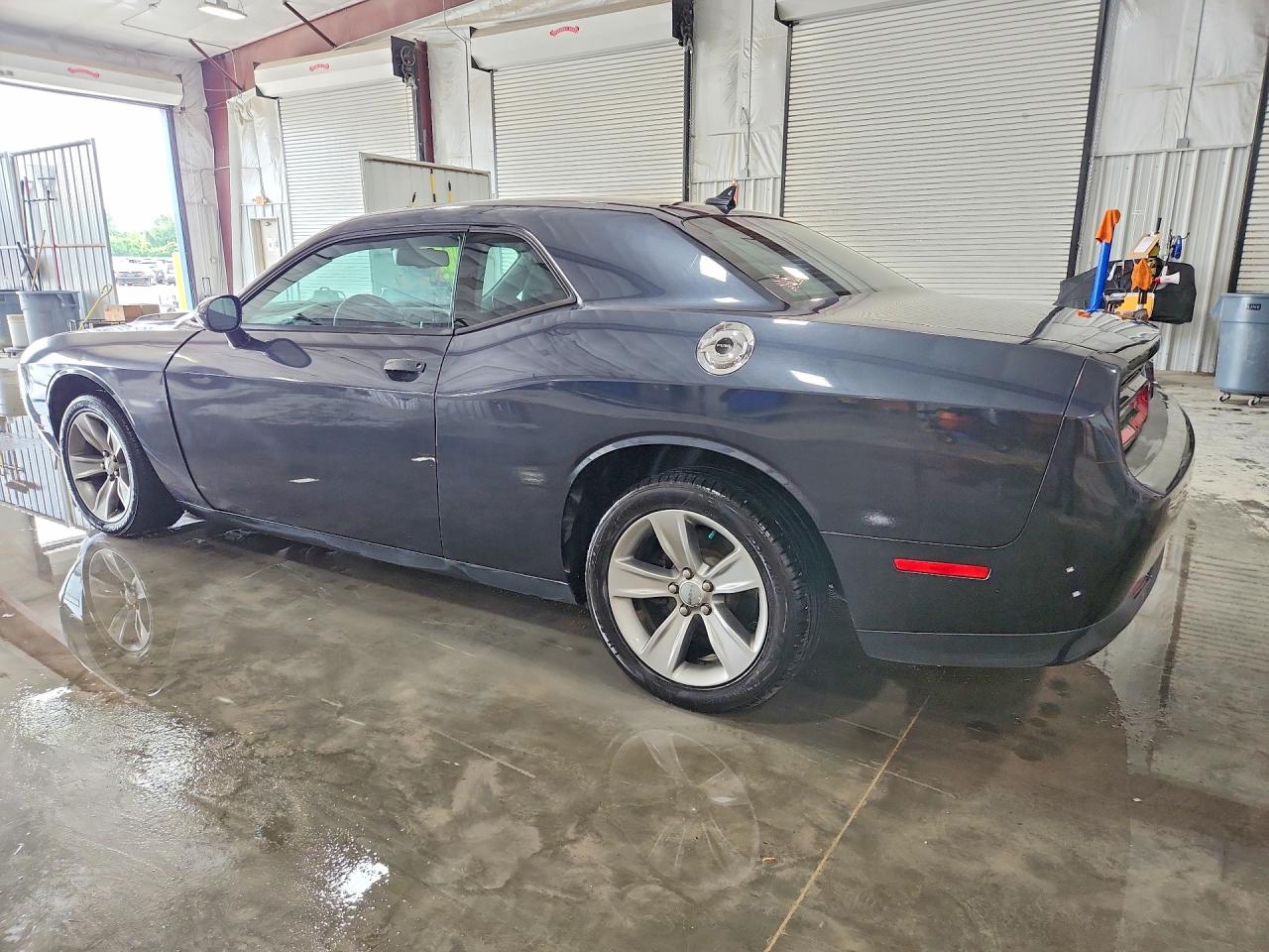 2016 DODGE CHALLENGER SXT photo 2