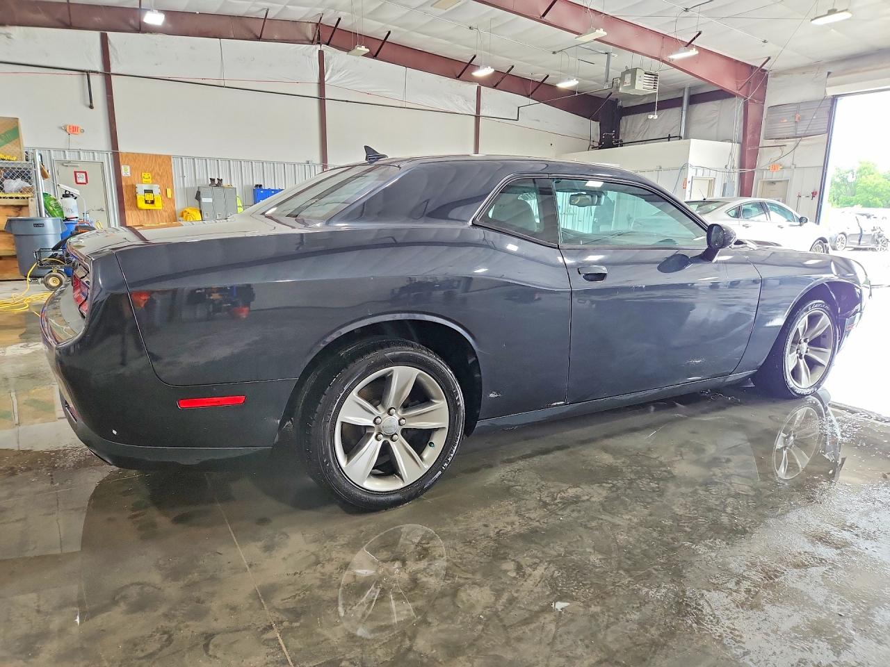 2016 DODGE CHALLENGER SXT photo 3