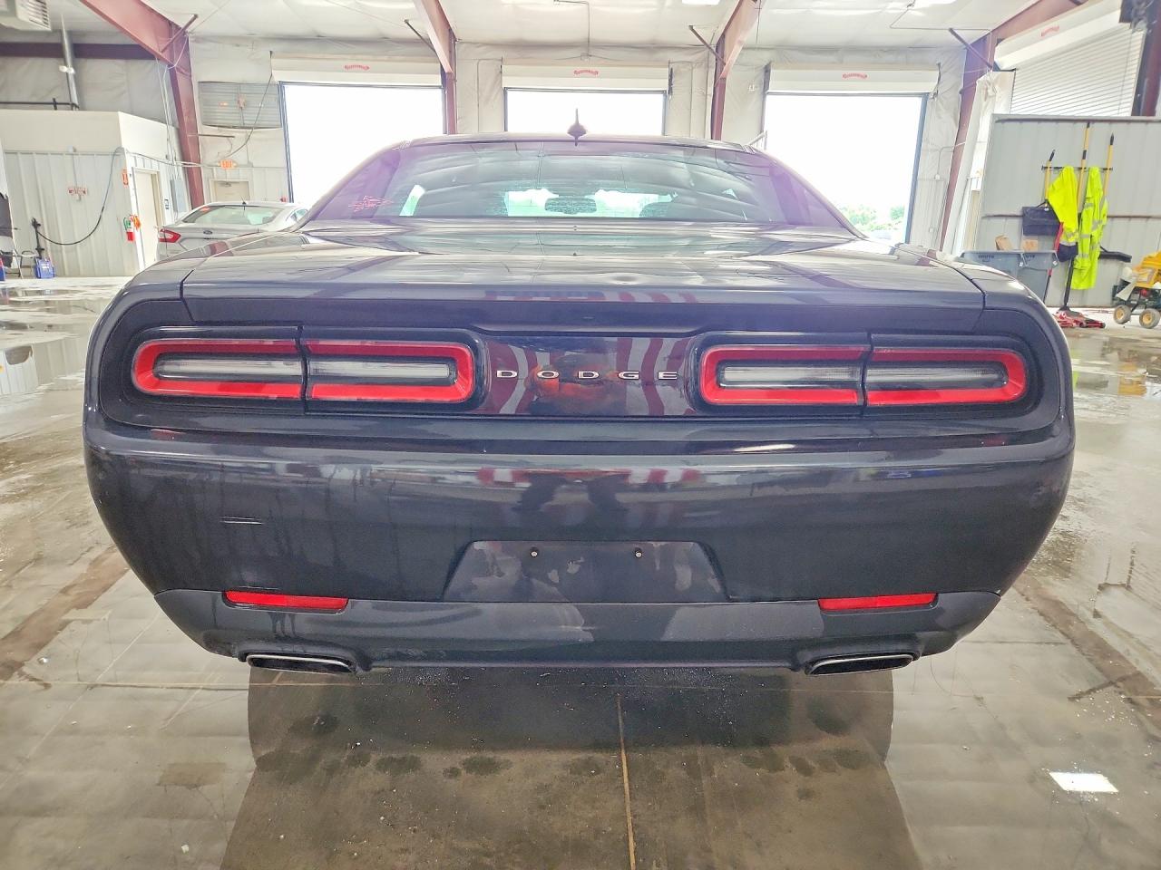 2016 DODGE CHALLENGER SXT photo 6