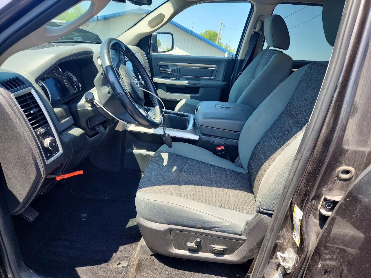 2017 RAM 1500 SLT photo 19