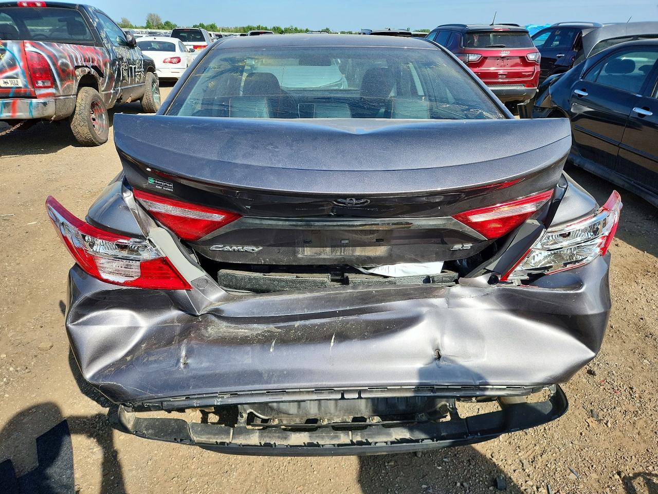 2017 TOYOTA CAMRY SE photo 16