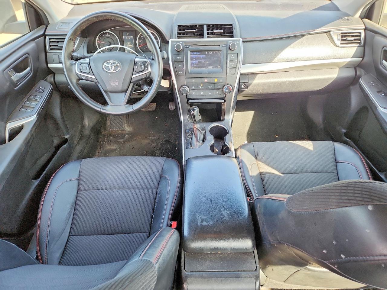 2017 TOYOTA CAMRY SE photo 22