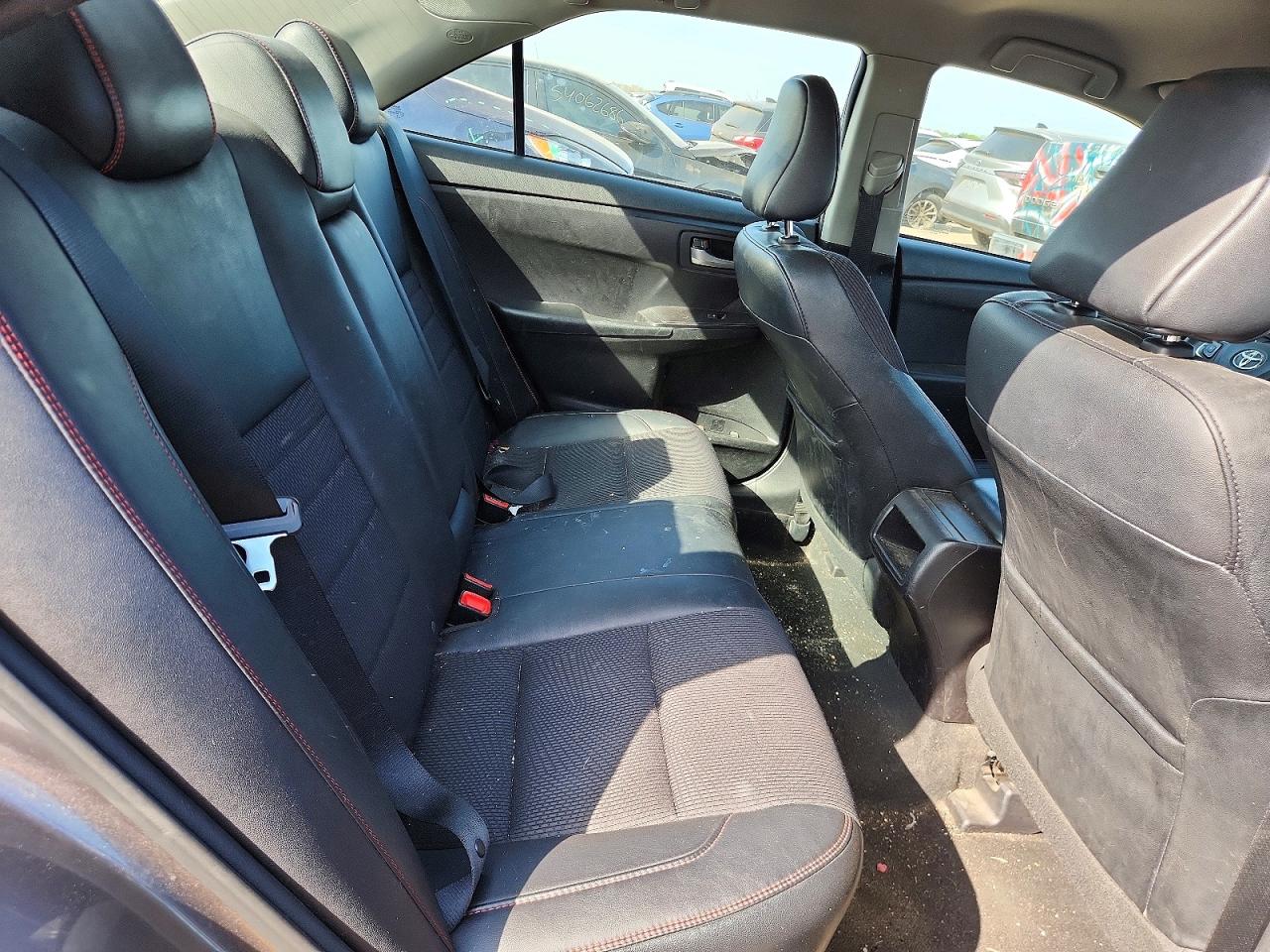 2017 TOYOTA CAMRY SE photo 28
