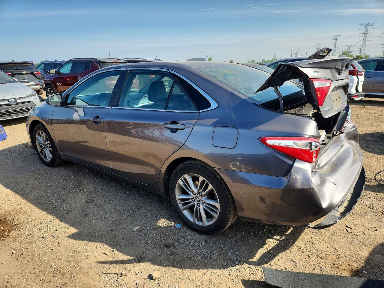 2017 TOYOTA CAMRY SE photo 4
