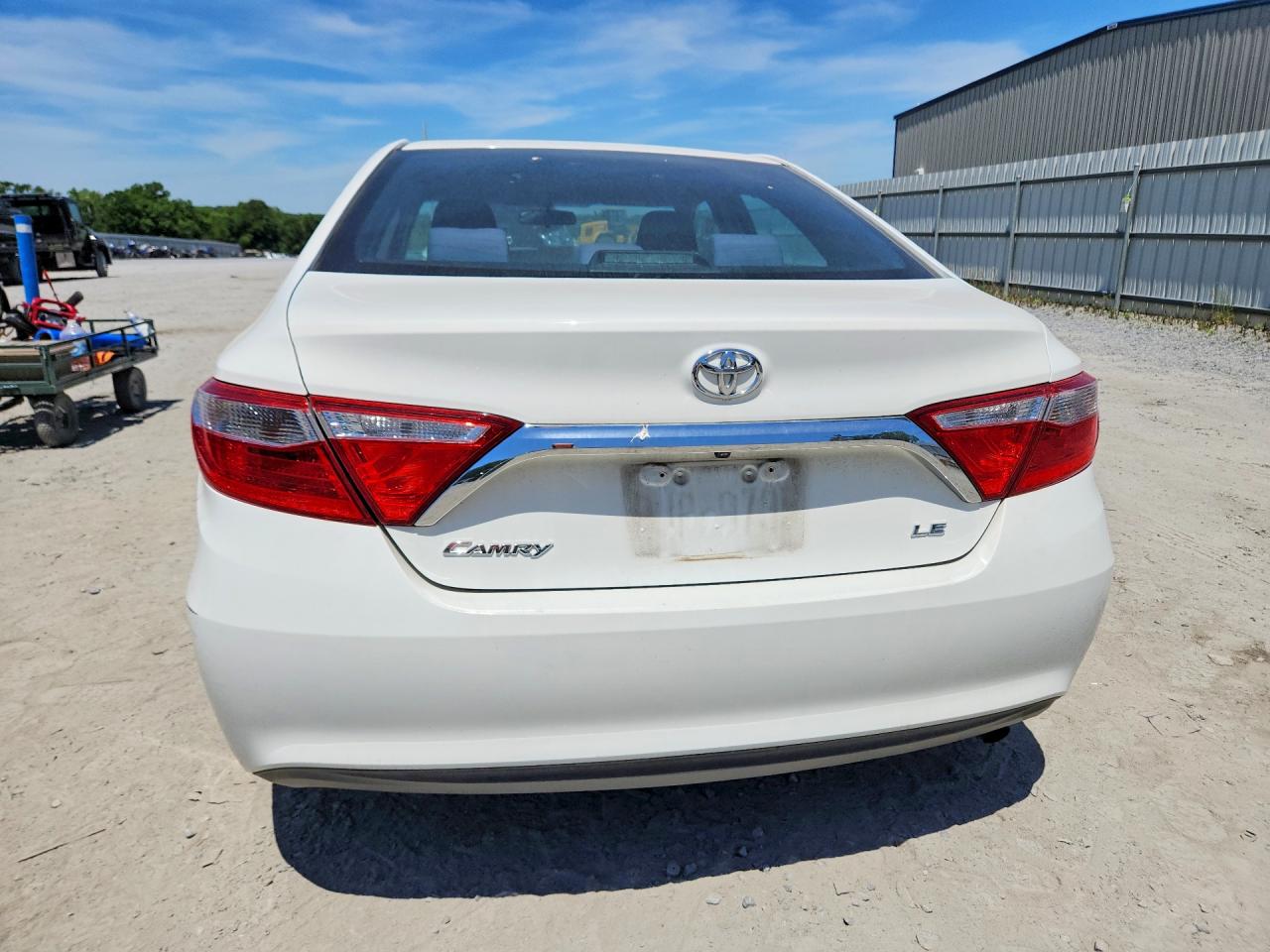 2015 TOYOTA CAMRY LE photo 11
