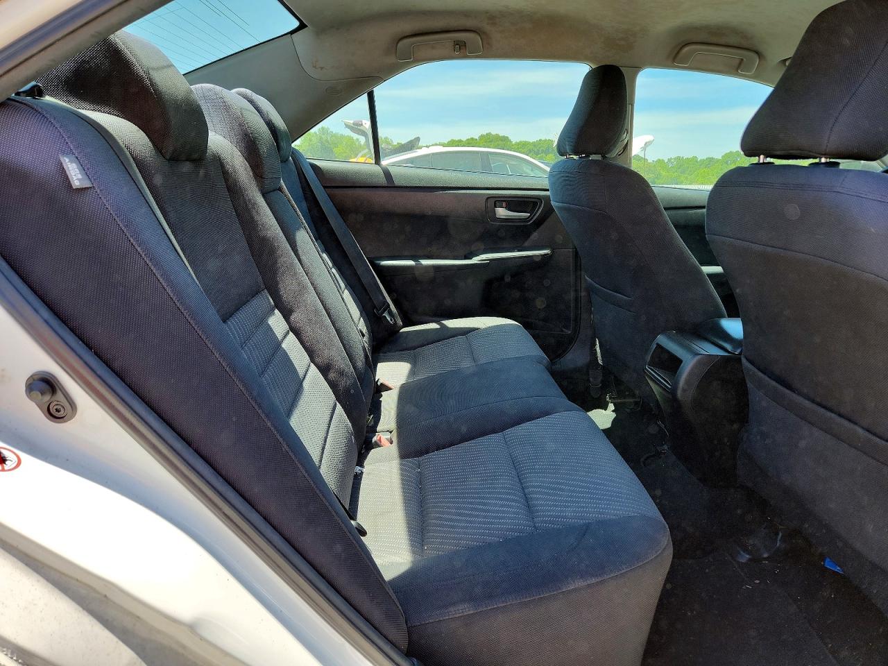 2015 TOYOTA CAMRY LE photo 19
