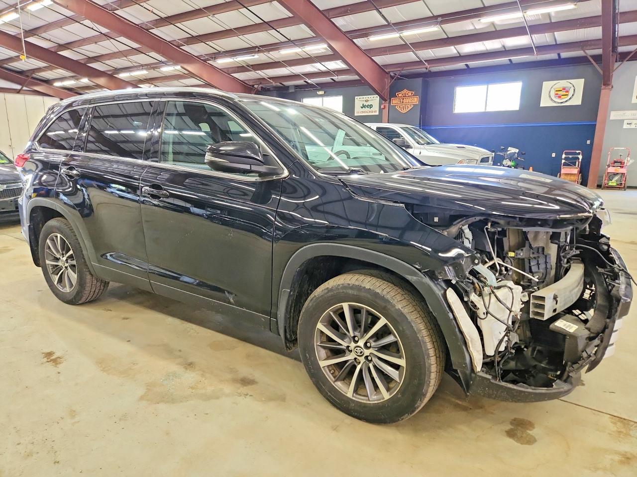 2019 TOYOTA HIGHLANDER XLE photo 7