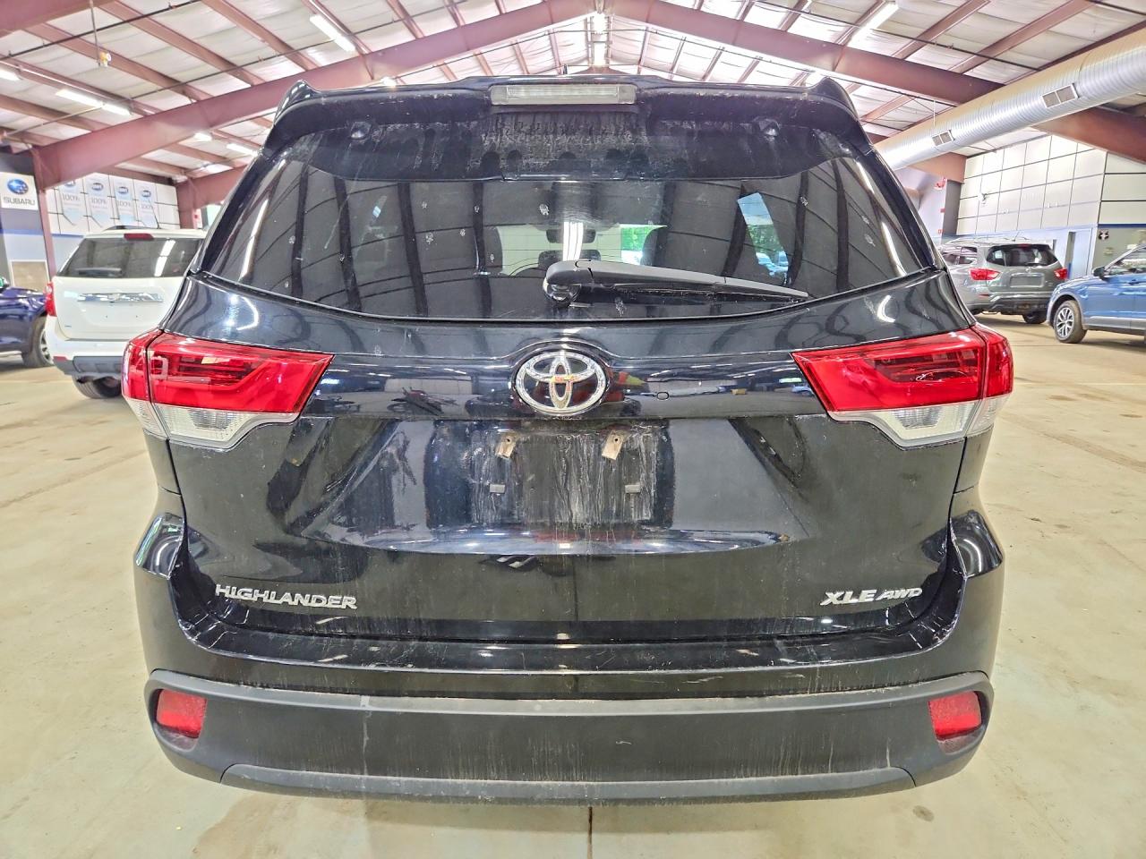 2019 TOYOTA HIGHLANDER XLE photo 11