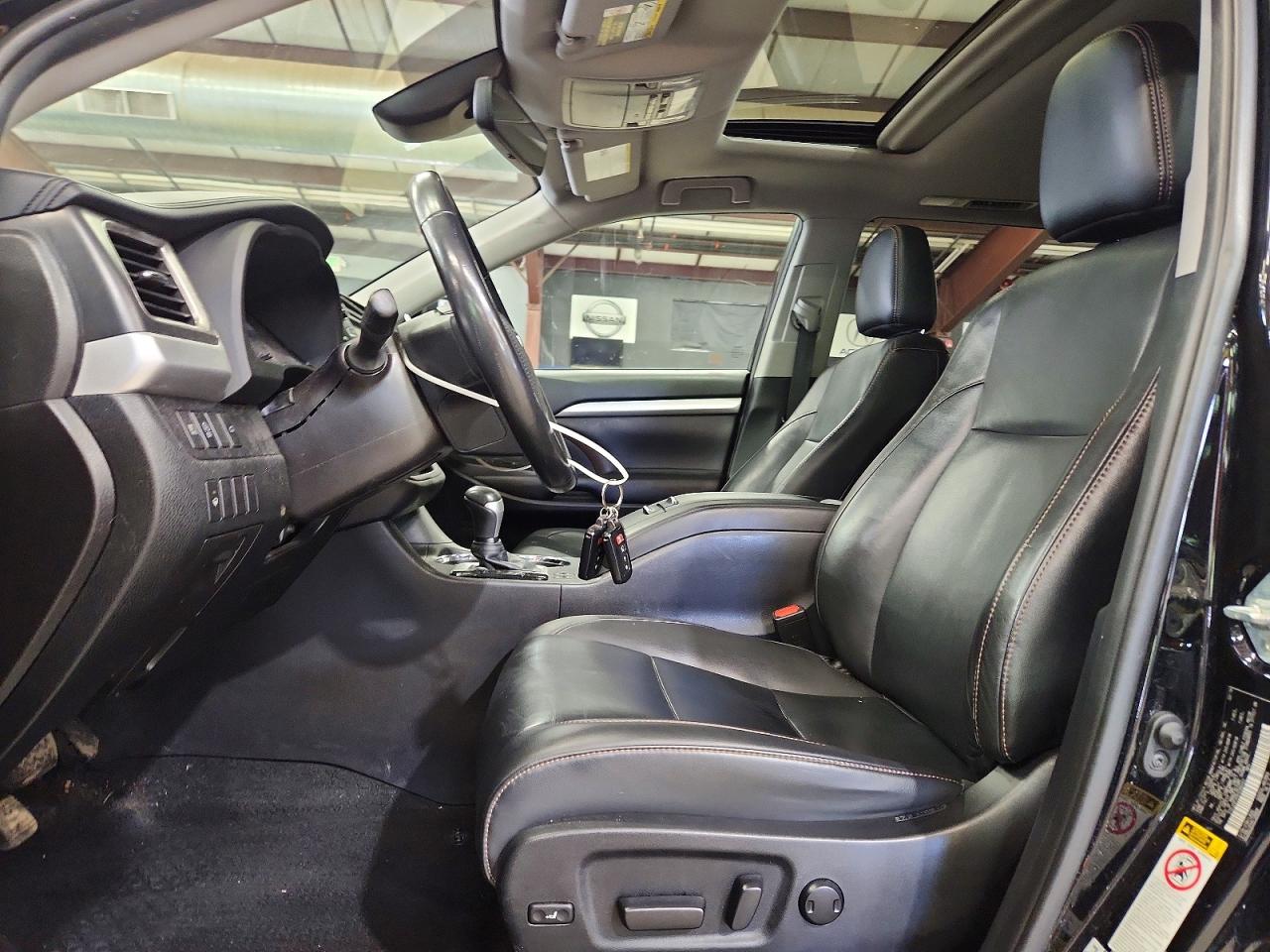2019 TOYOTA HIGHLANDER XLE photo 13