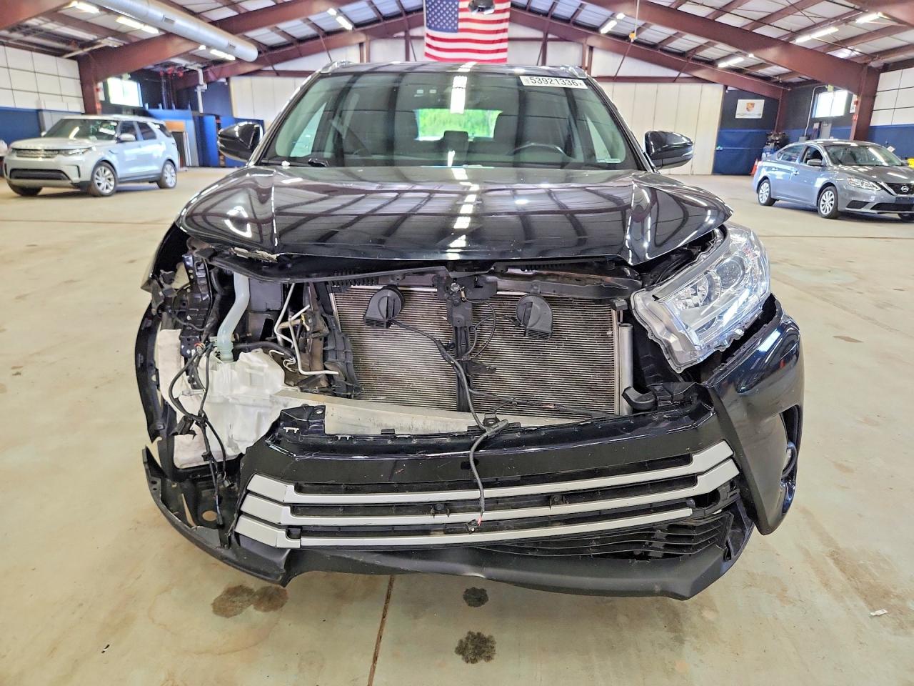 2019 TOYOTA HIGHLANDER XLE photo 9