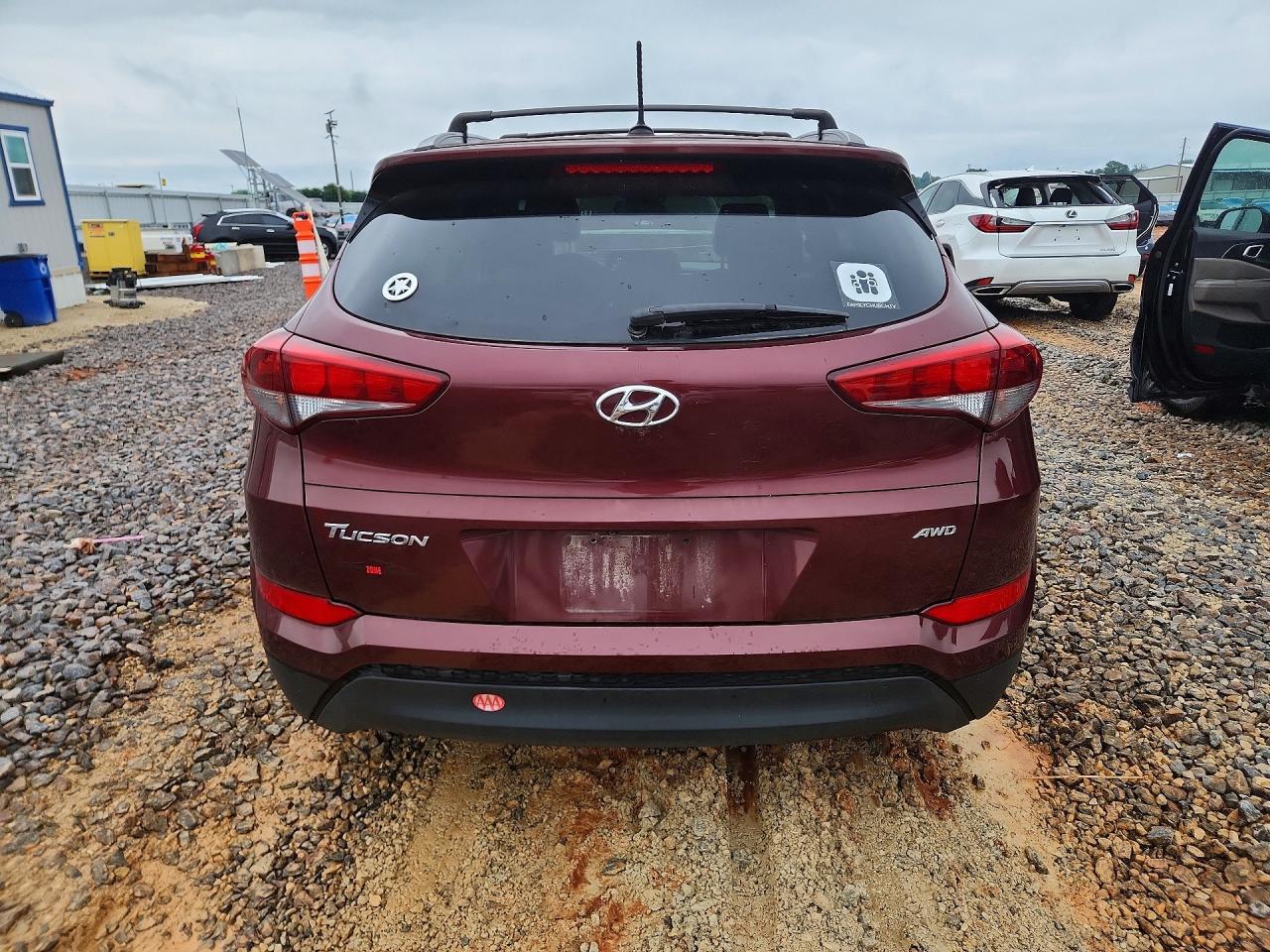 2017 HYUNDAI TUCSON SE photo 16