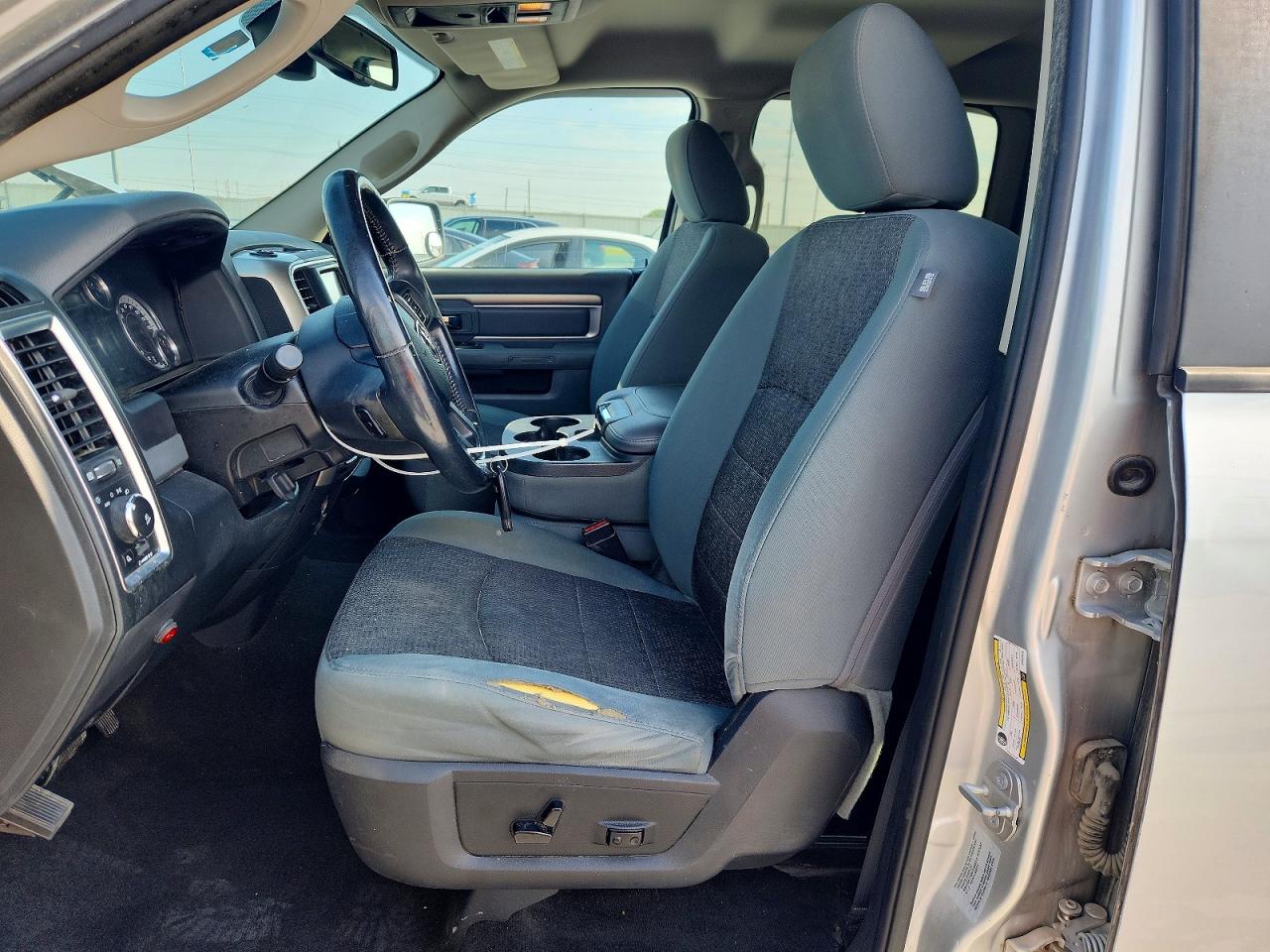 2016 RAM 1500 SLT photo 19