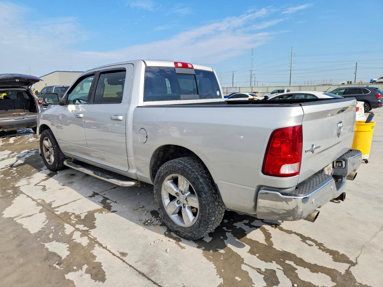 2016 RAM 1500 SLT photo 4