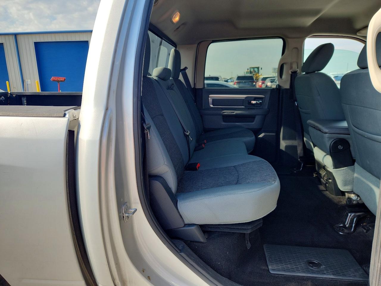 2016 RAM 1500 SLT photo 28