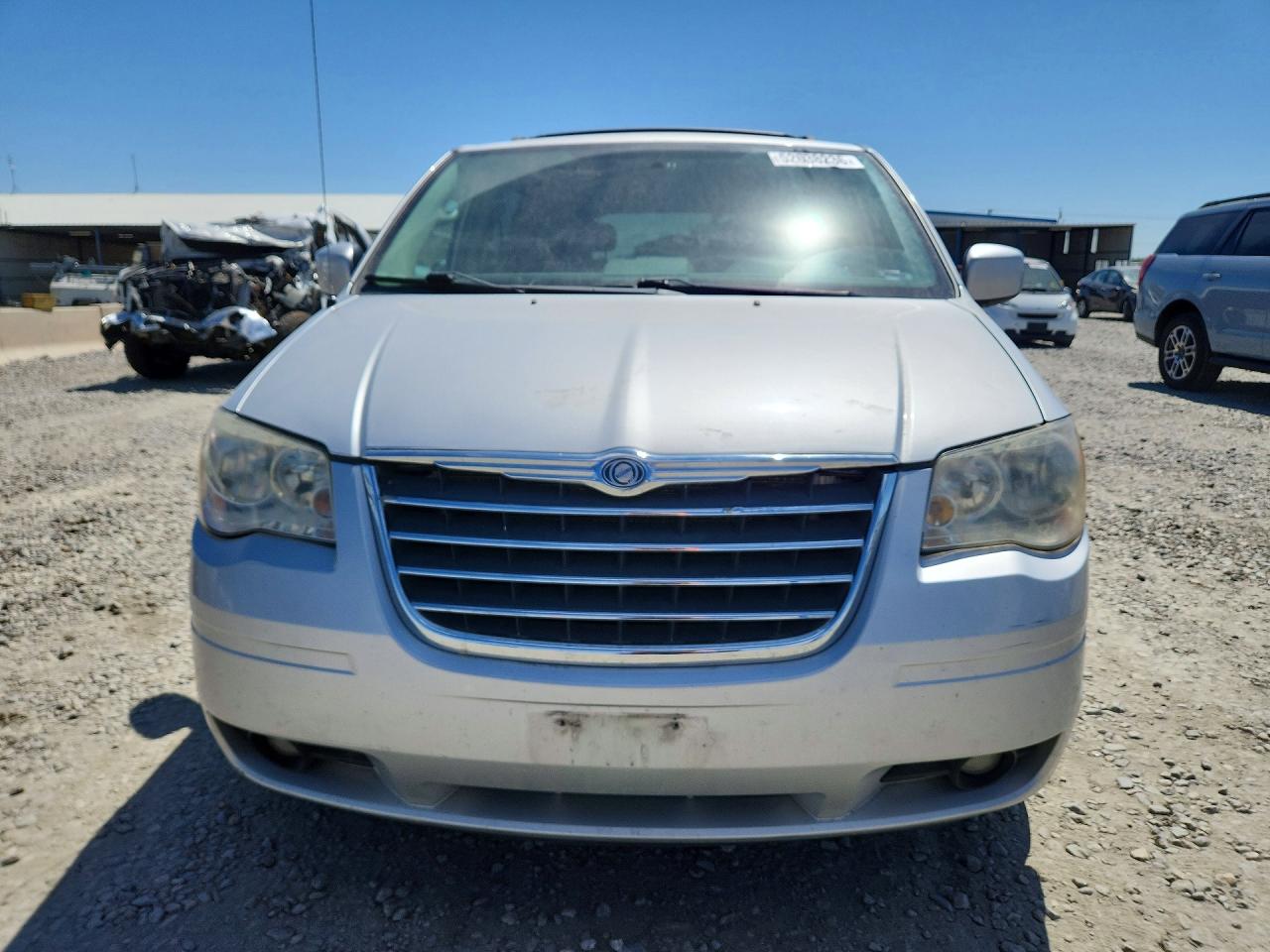 2010 CHRYSLER TOWN & COUNTRY TOURING photo 9