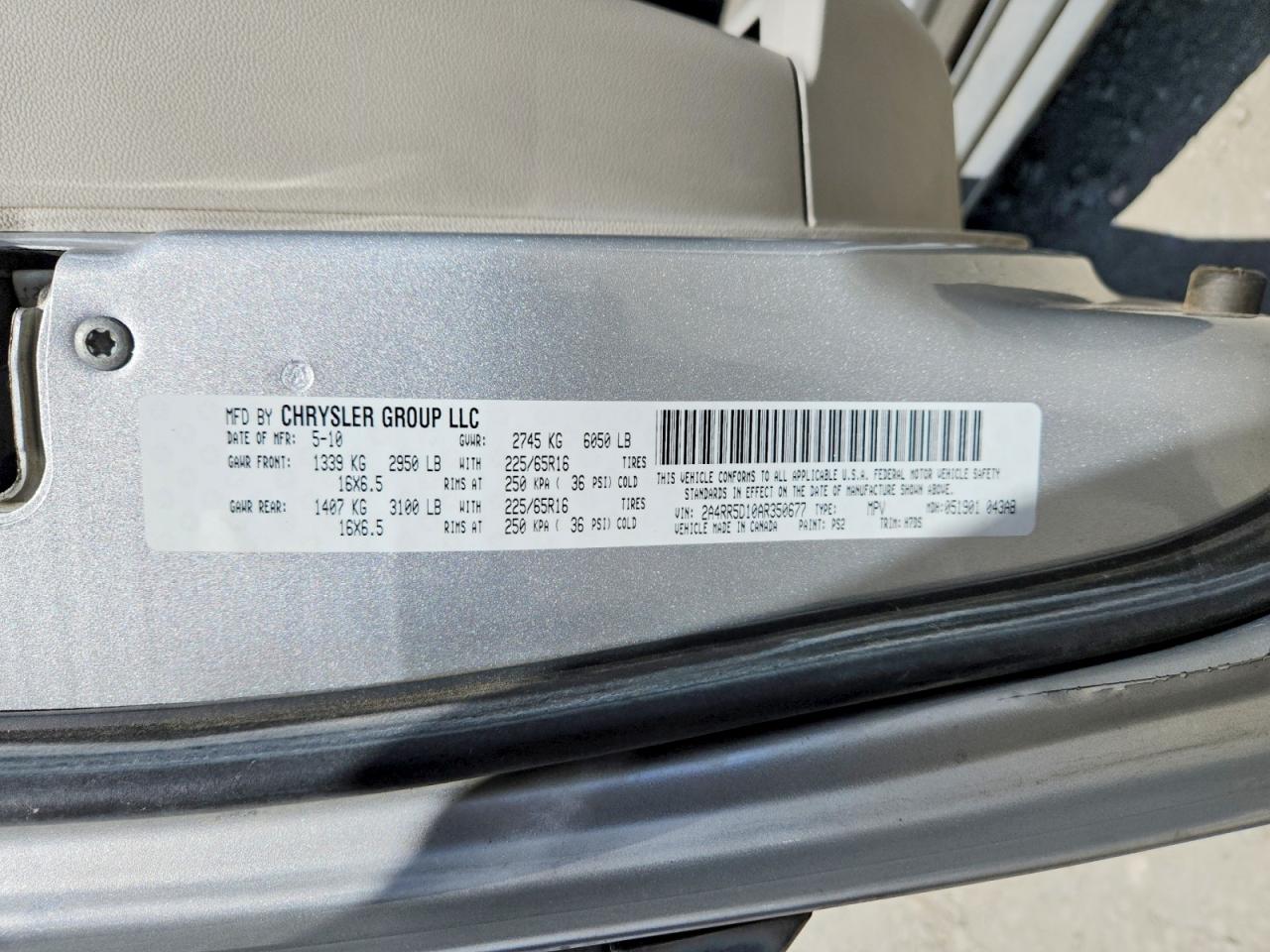 2010 CHRYSLER TOWN & COUNTRY TOURING photo 25