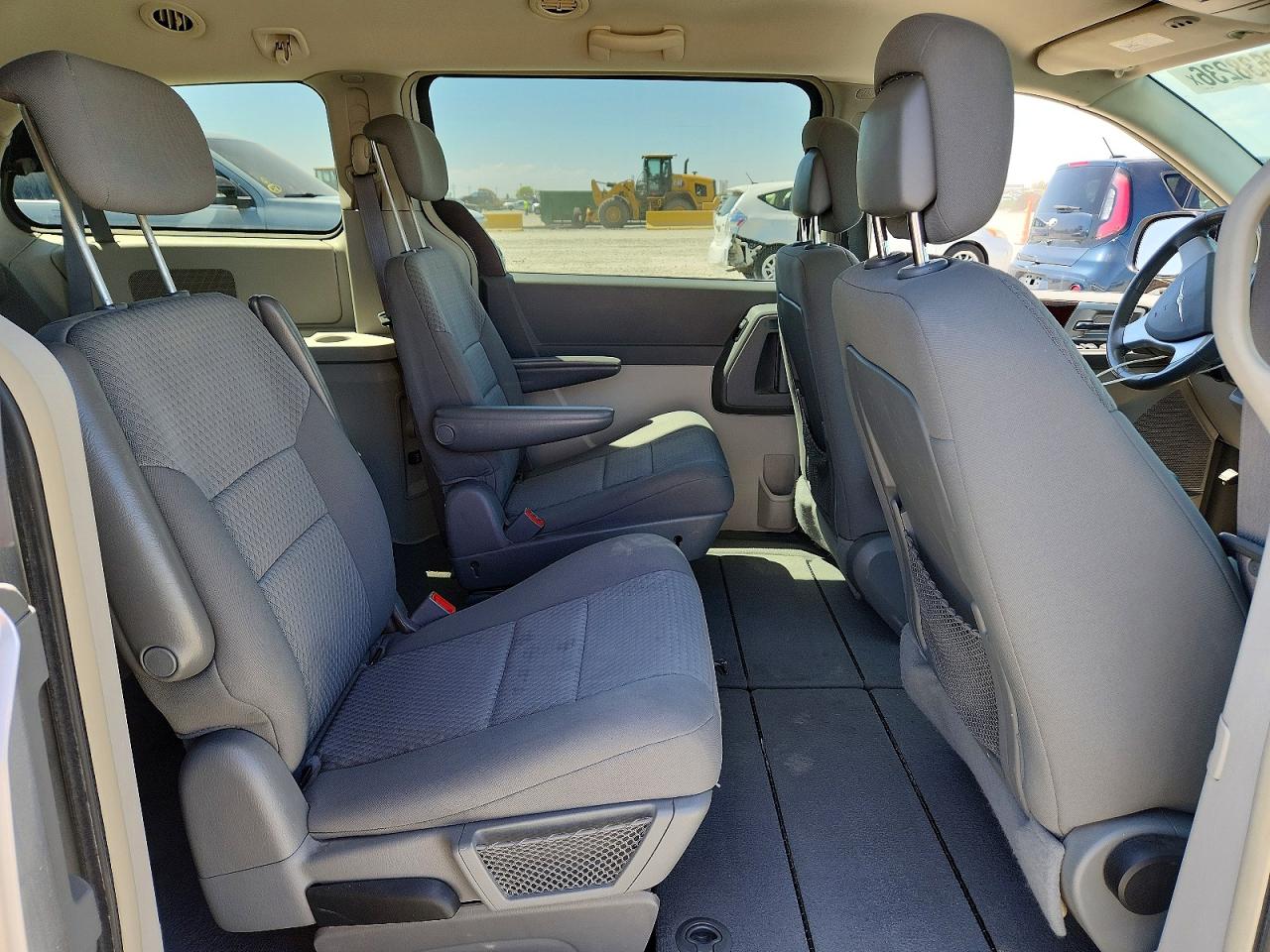 2010 CHRYSLER TOWN & COUNTRY TOURING photo 21