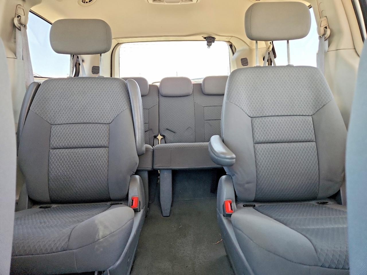 2010 CHRYSLER TOWN & COUNTRY TOURING photo 19