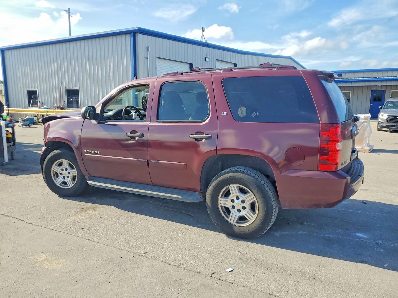 2008 CHEVROLET TAHOE C1500 photo 2