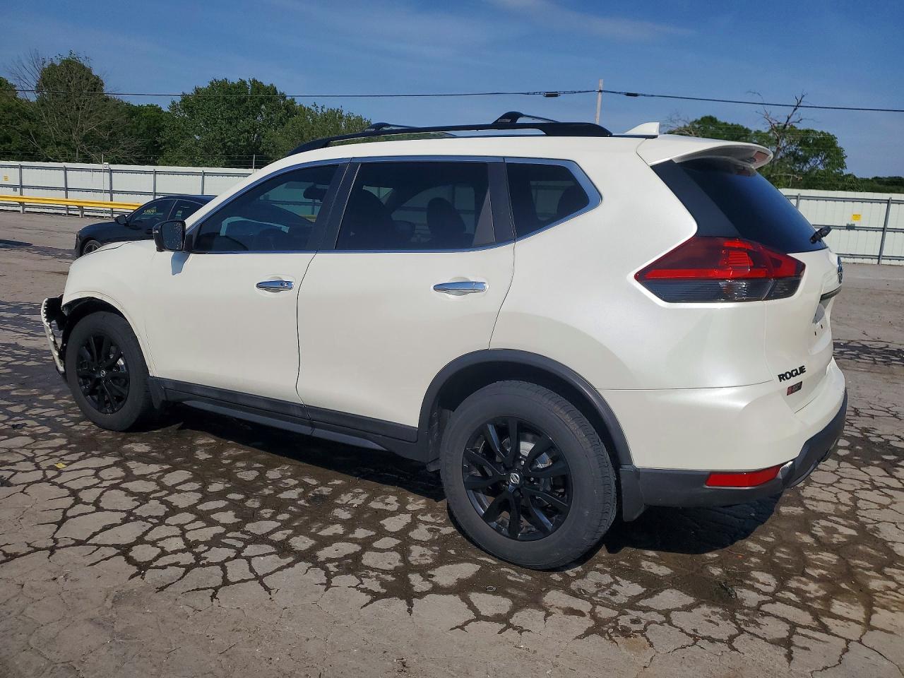 2018 NISSAN ROGUE SV photo 4