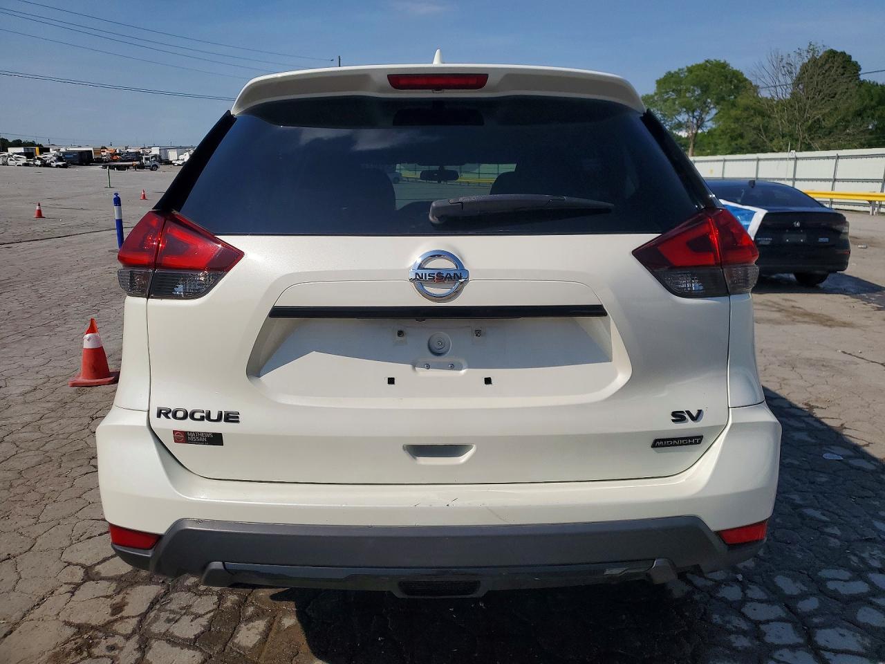 2018 NISSAN ROGUE SV photo 16