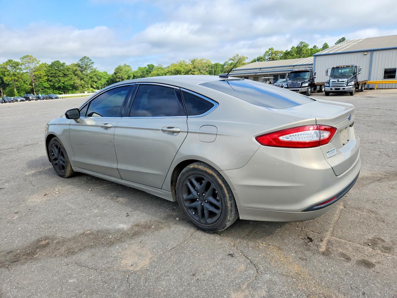 2016 FORD FUSION SE photo 4