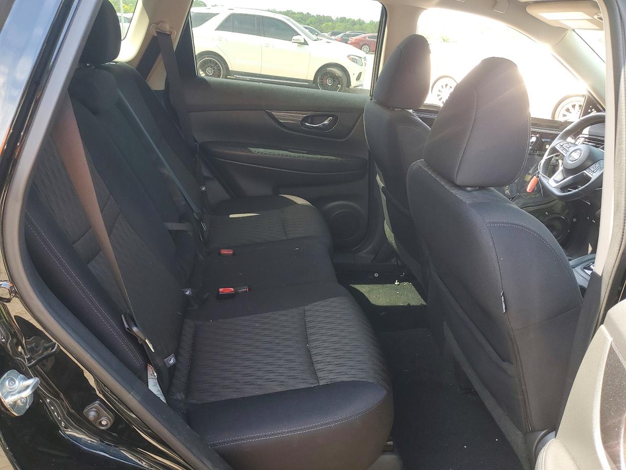 2017 NISSAN ROGUE SV photo 31