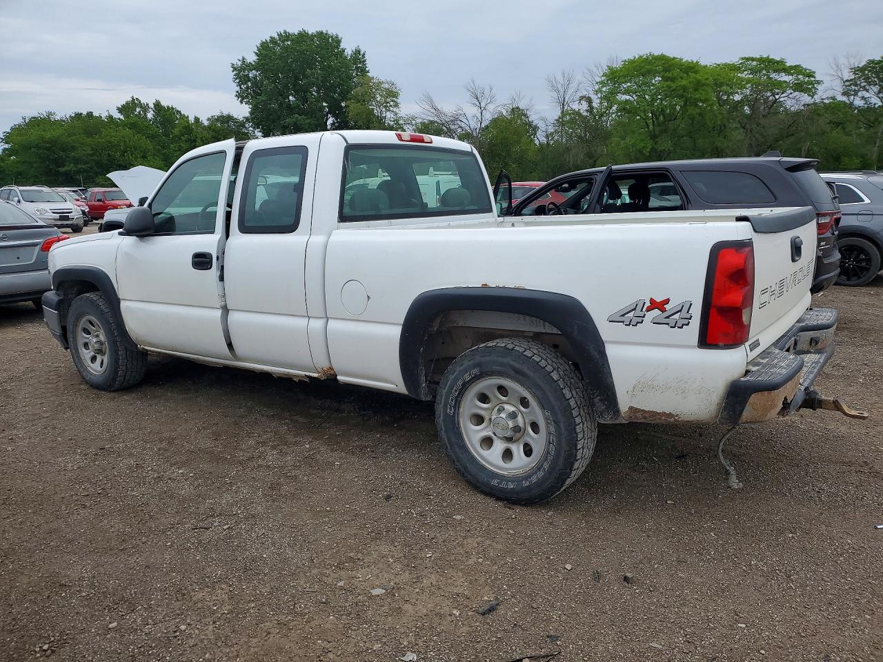 2005 CHEVROLET SILVERADO K1500 photo 4