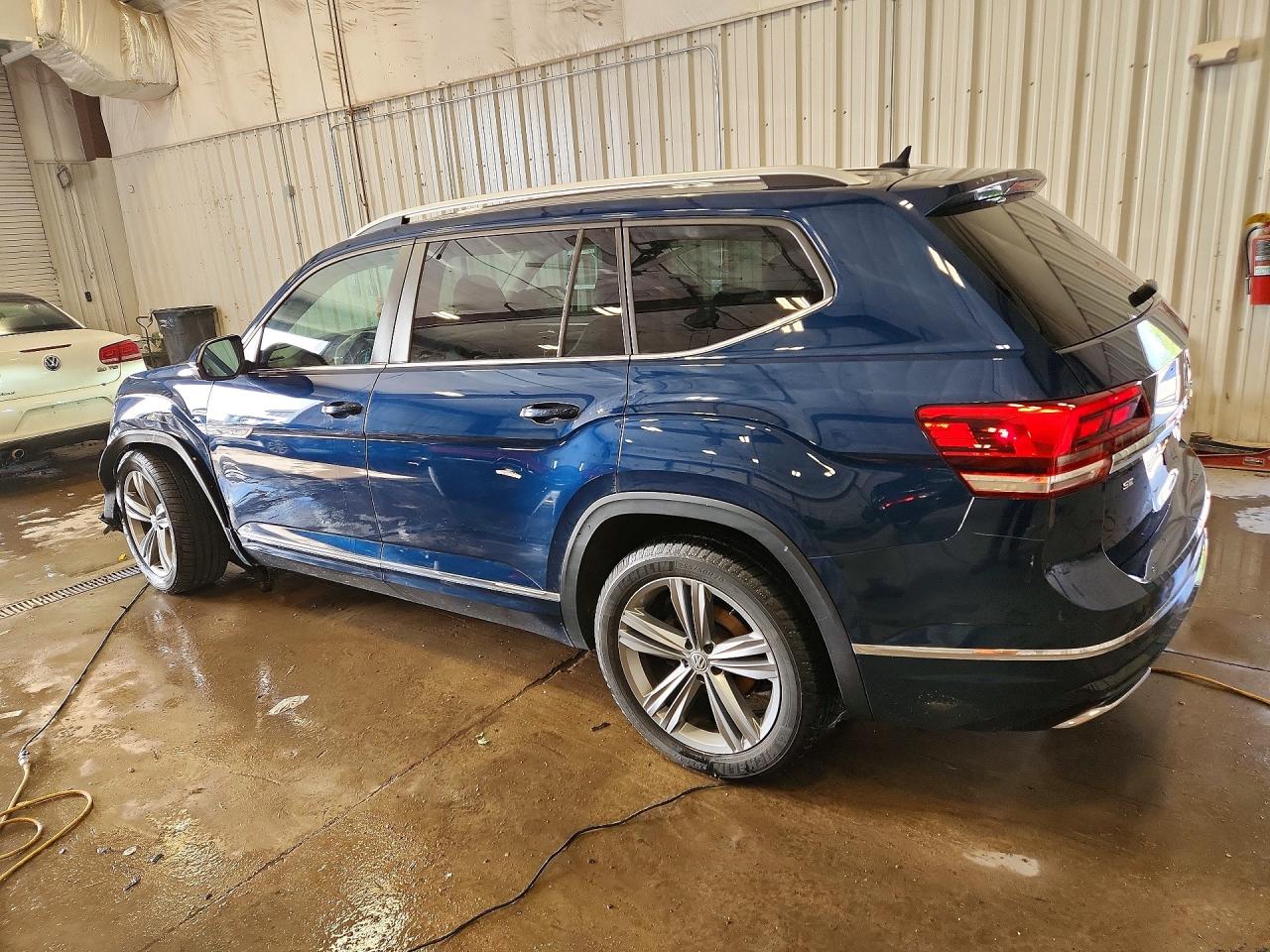 2018 VOLKSWAGEN ATLAS SE photo 3