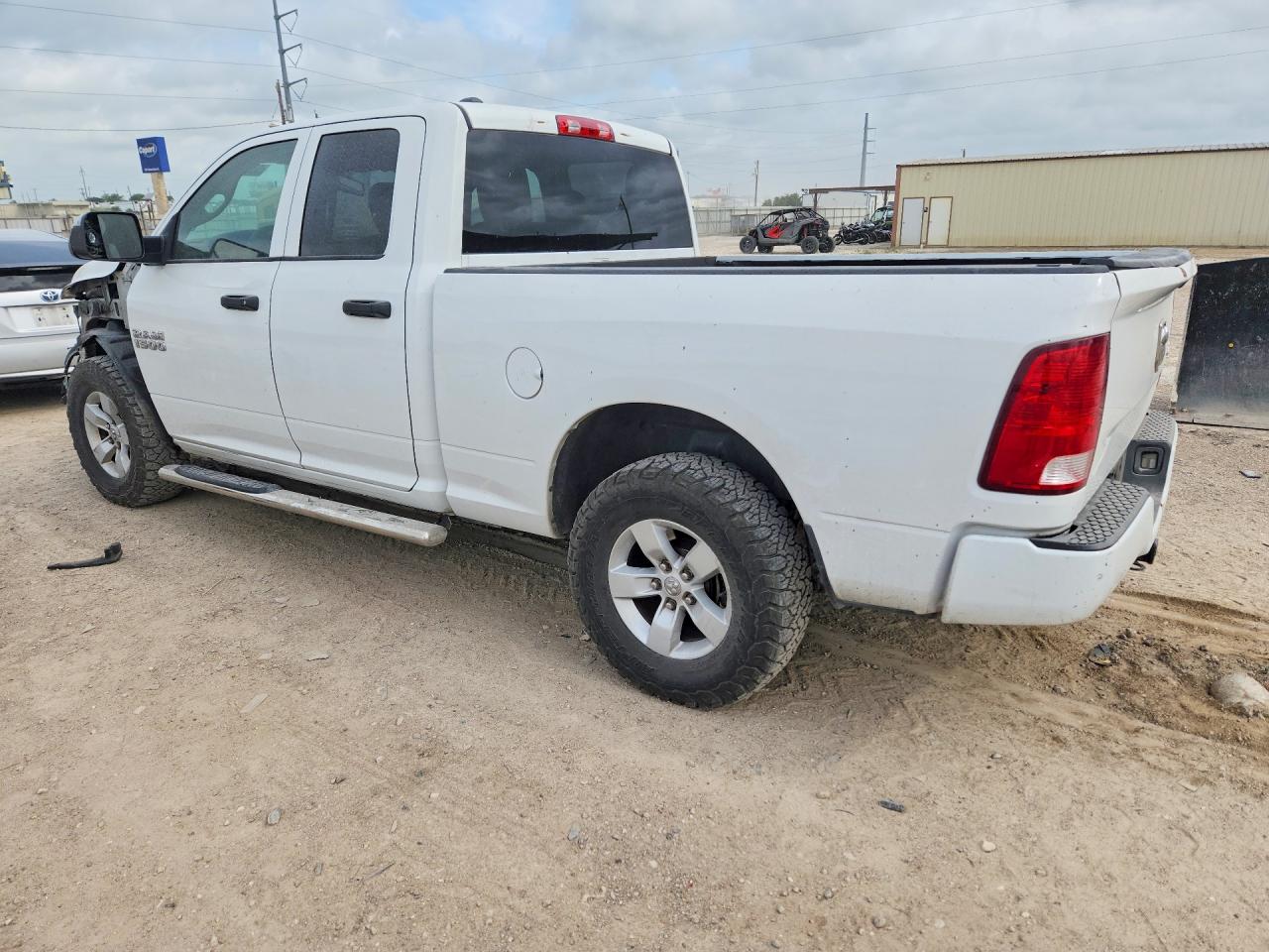 2016 RAM 1500 ST photo 4