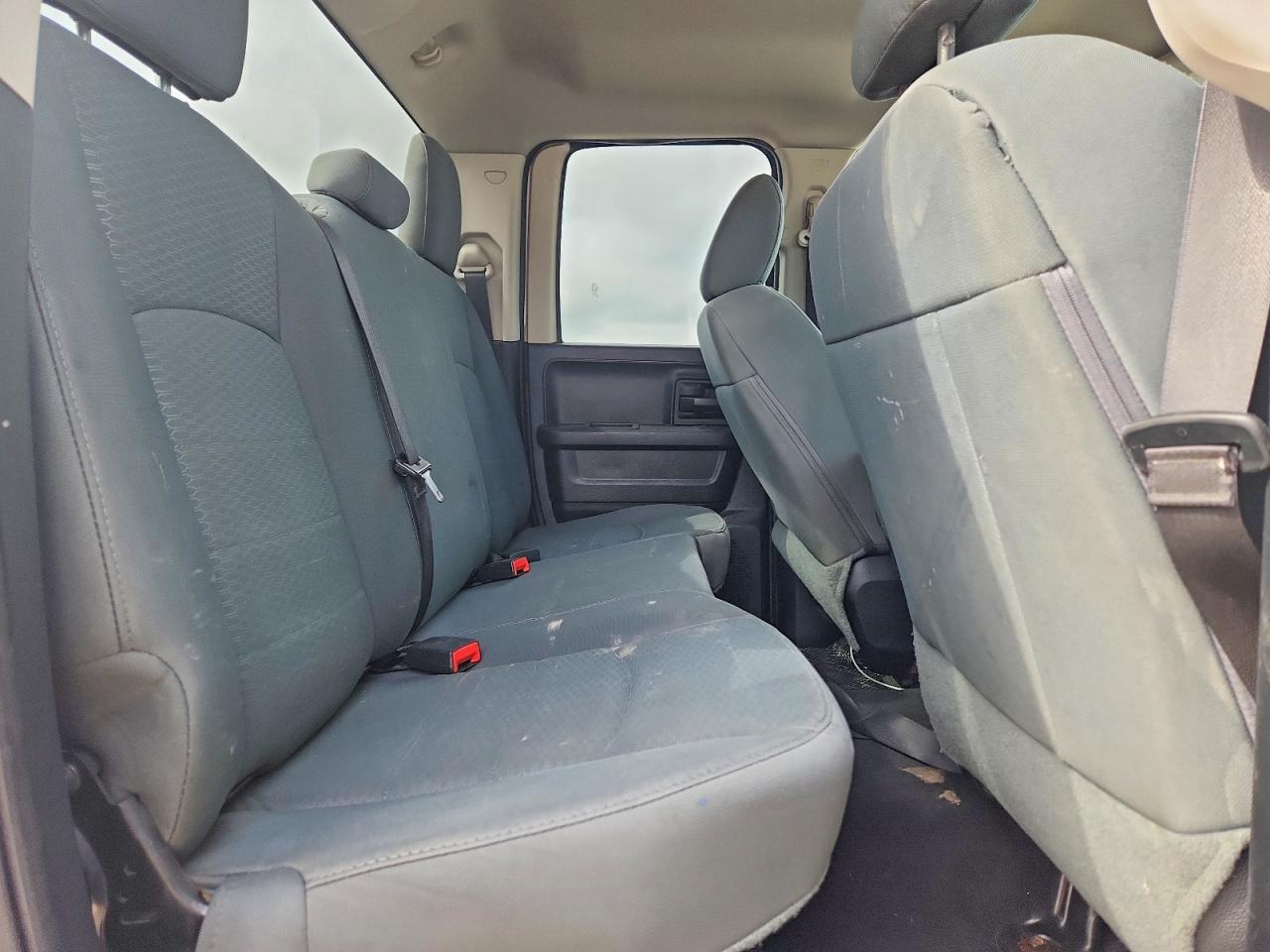 2016 RAM 1500 ST photo 28
