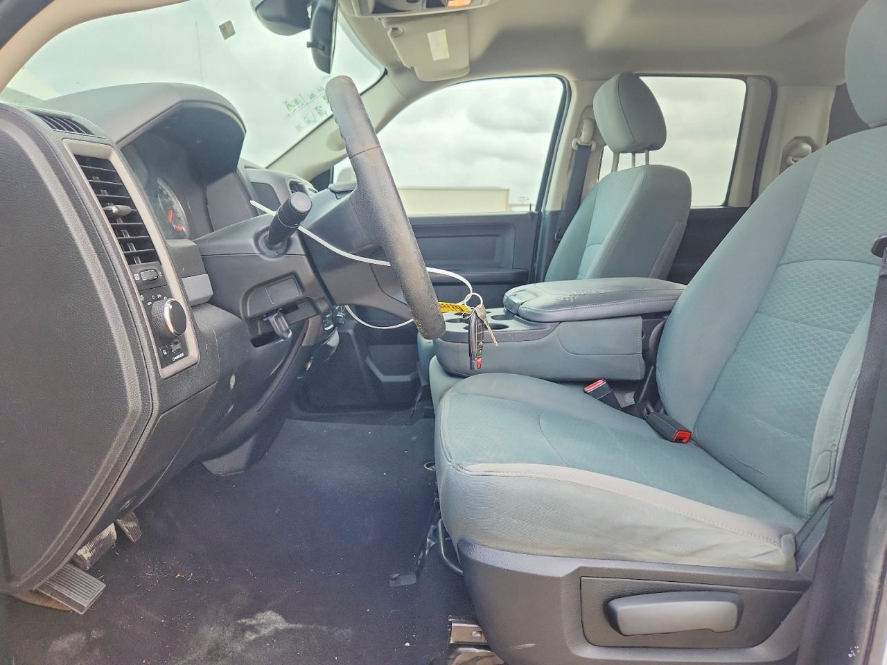 2016 RAM 1500 ST photo 19