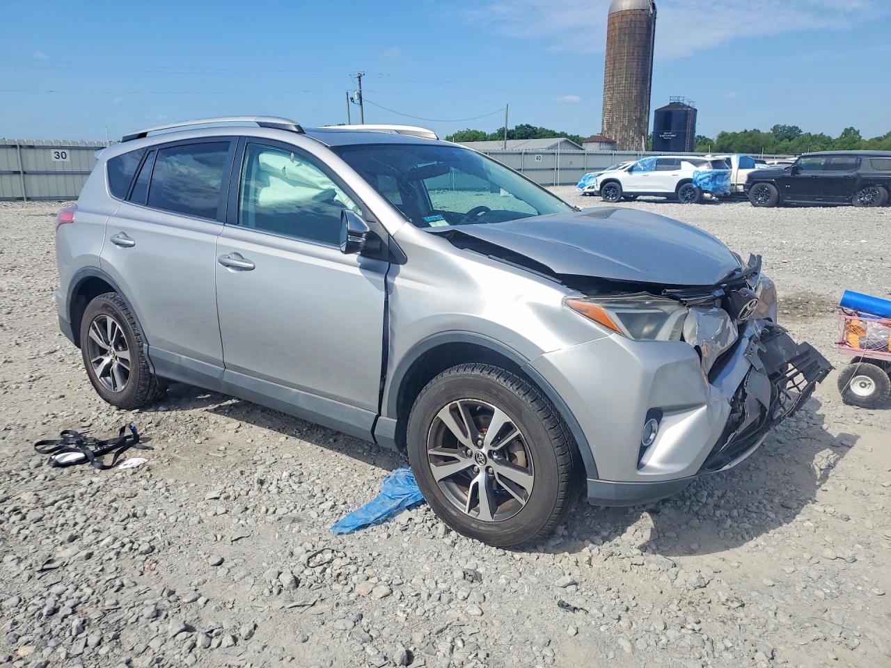 2016 TOYOTA RAV4 XLE photo 4