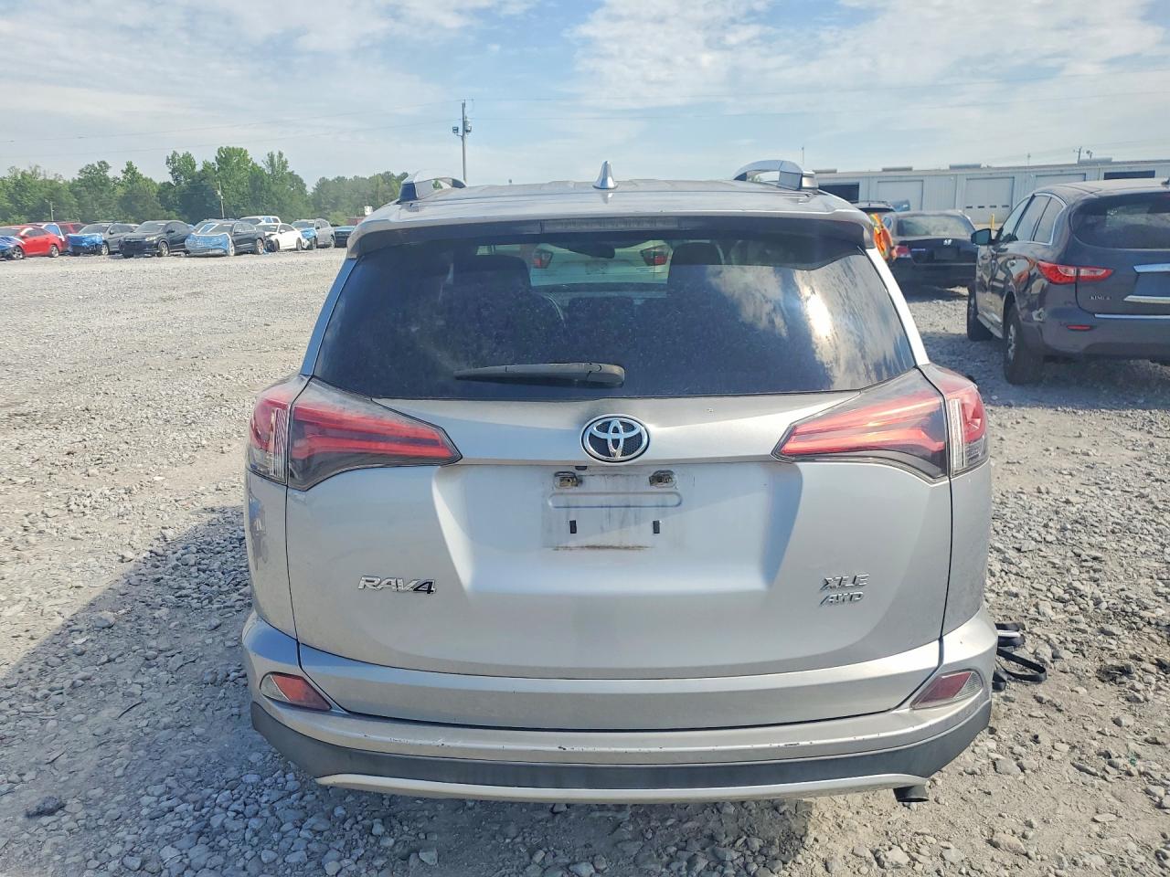 2016 TOYOTA RAV4 XLE photo 6