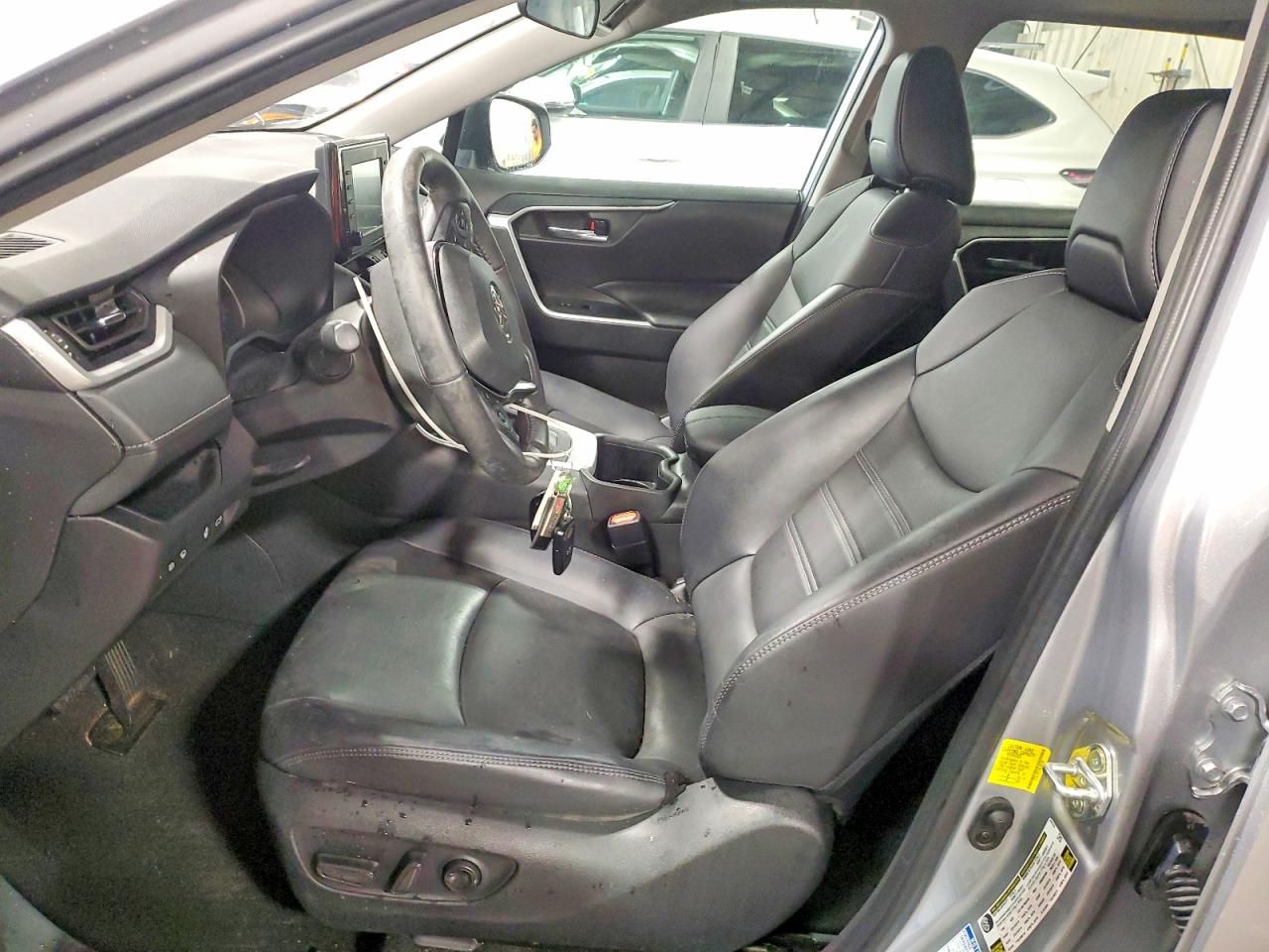 2022 TOYOTA RAV4 XLE PREMIUM photo 13