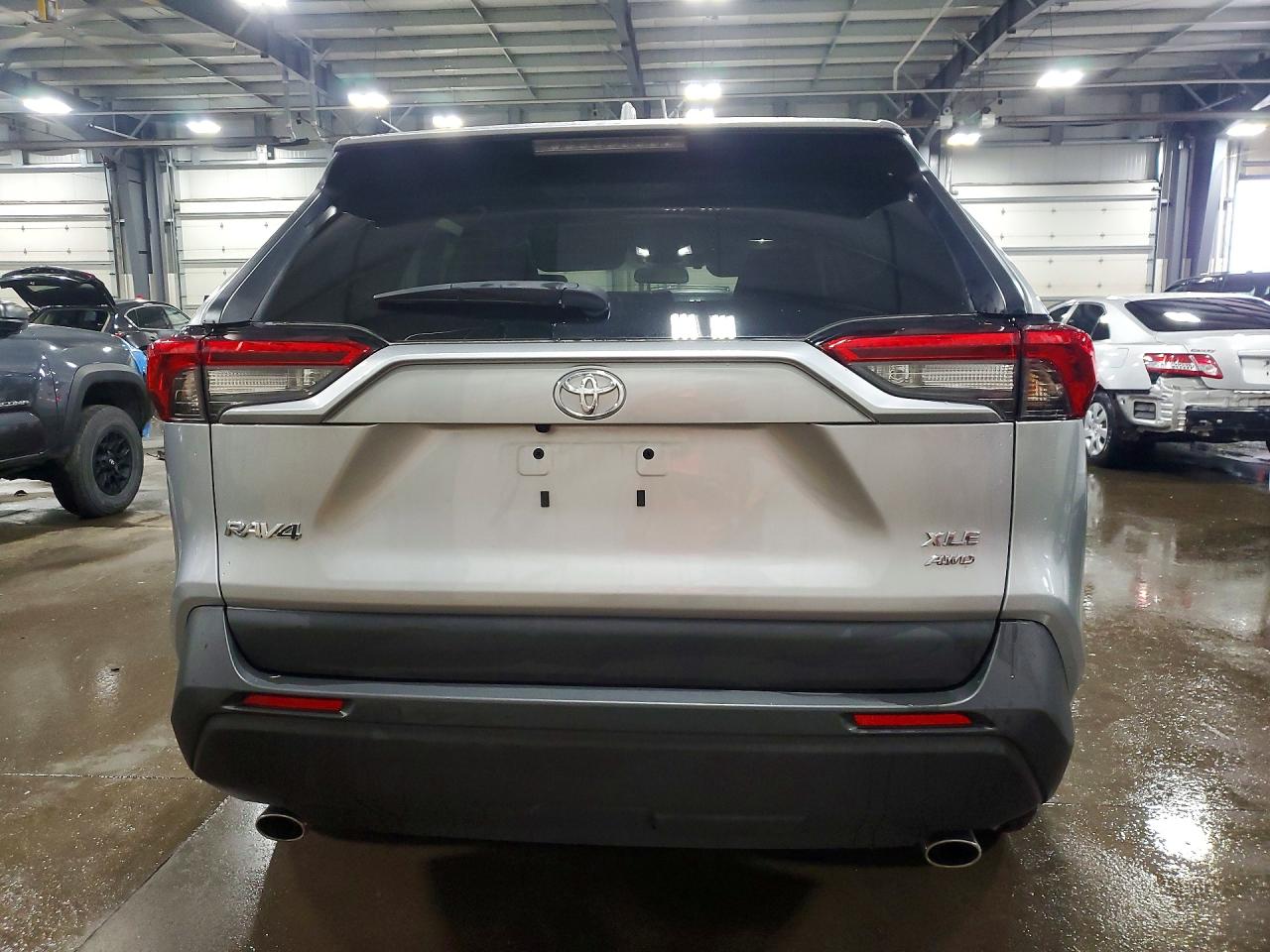 2022 TOYOTA RAV4 XLE PREMIUM photo 11