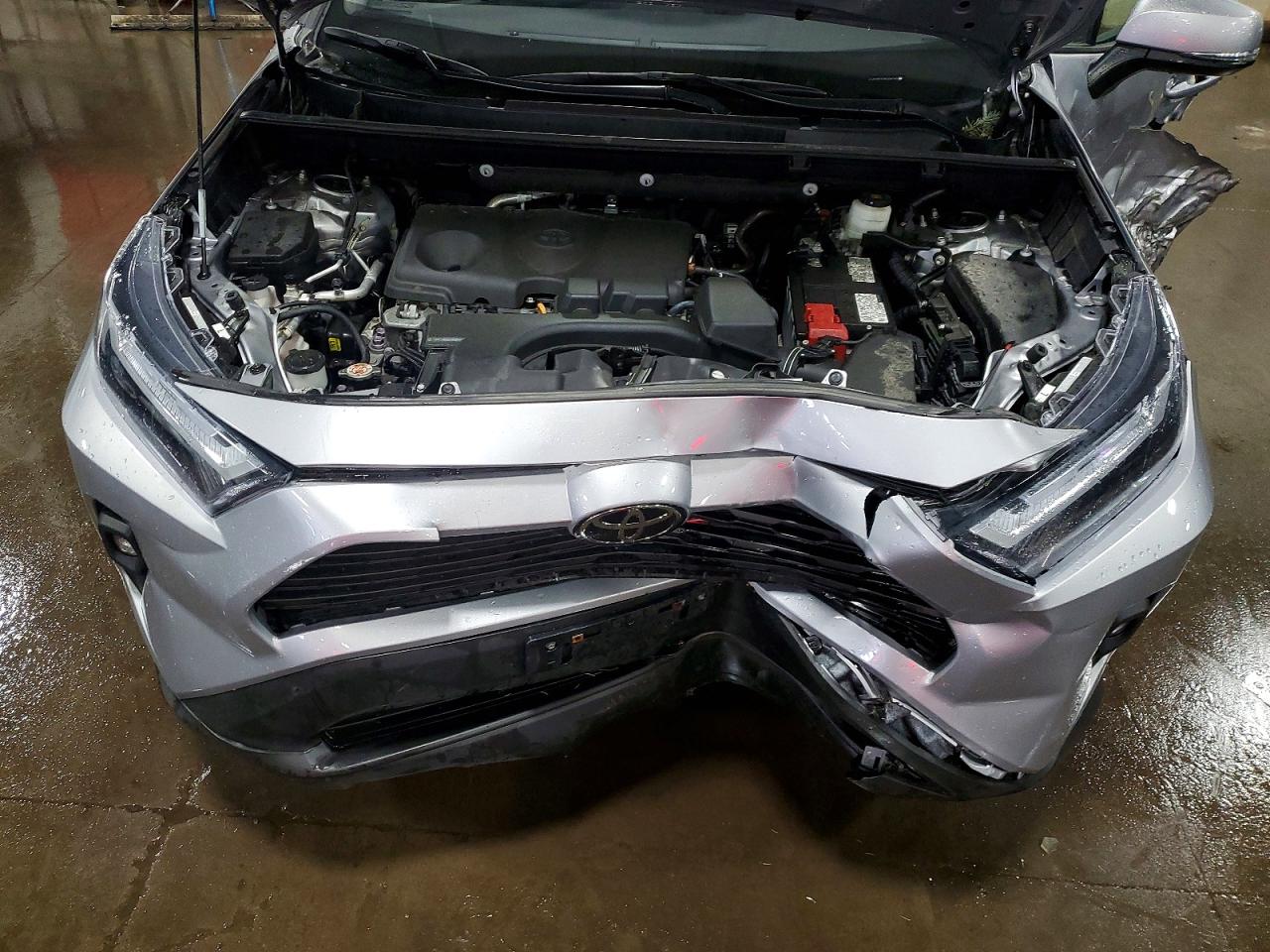 2022 TOYOTA RAV4 XLE PREMIUM photo 23