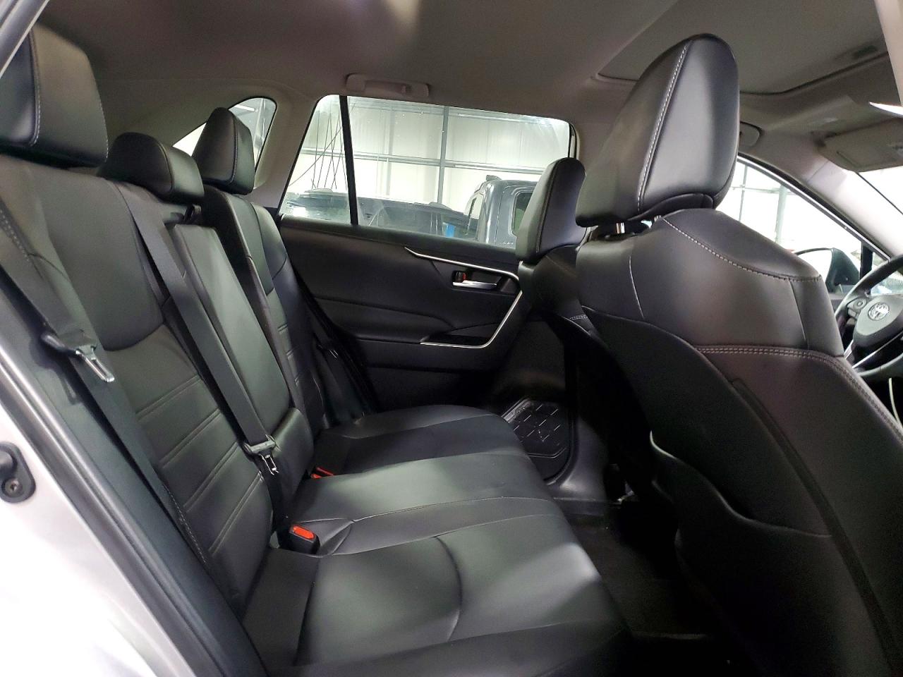 2022 TOYOTA RAV4 XLE PREMIUM photo 21