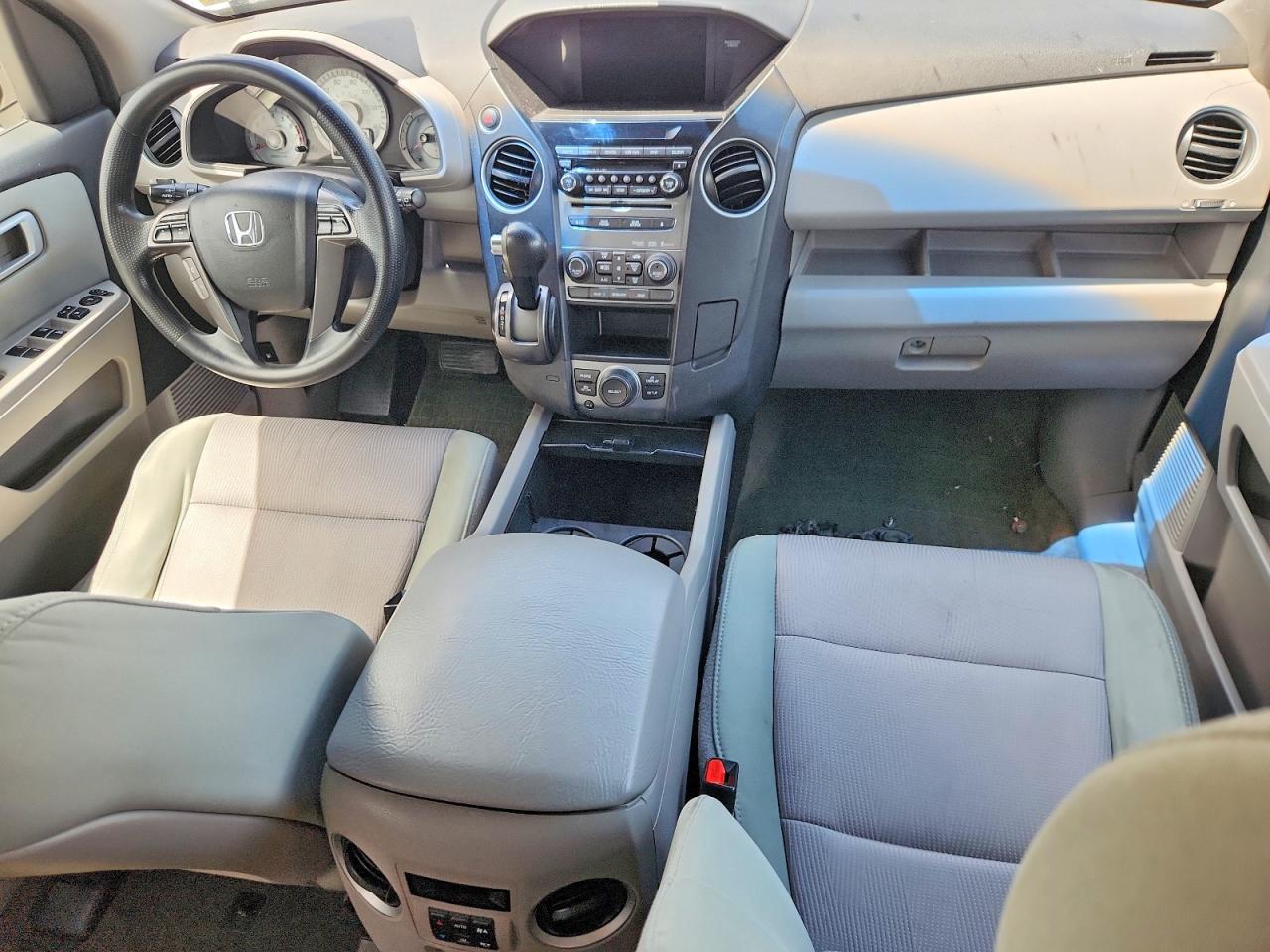 2015 HONDA PILOT SE photo 8