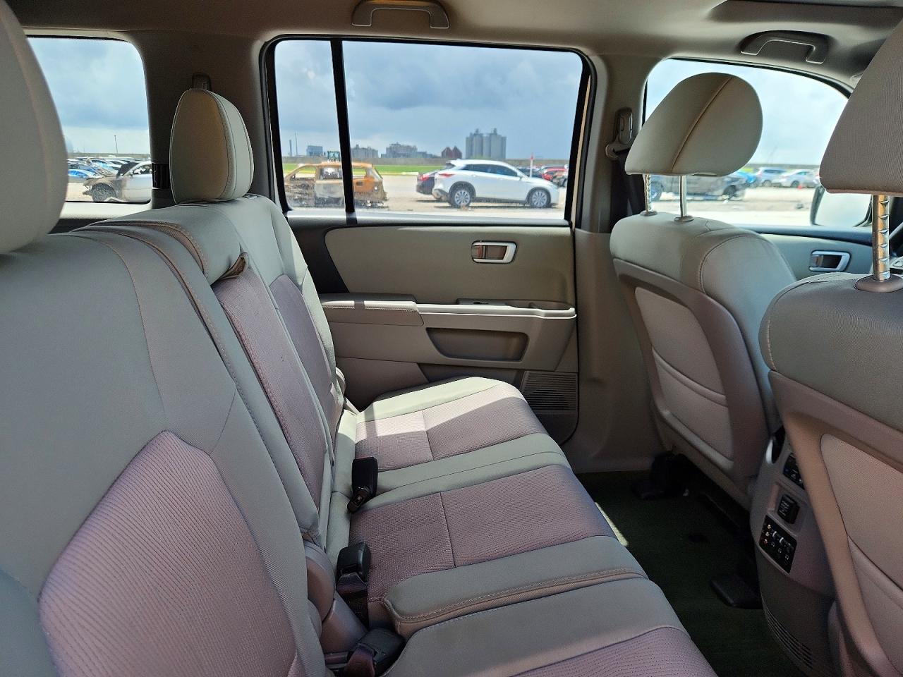 2015 HONDA PILOT SE photo 11