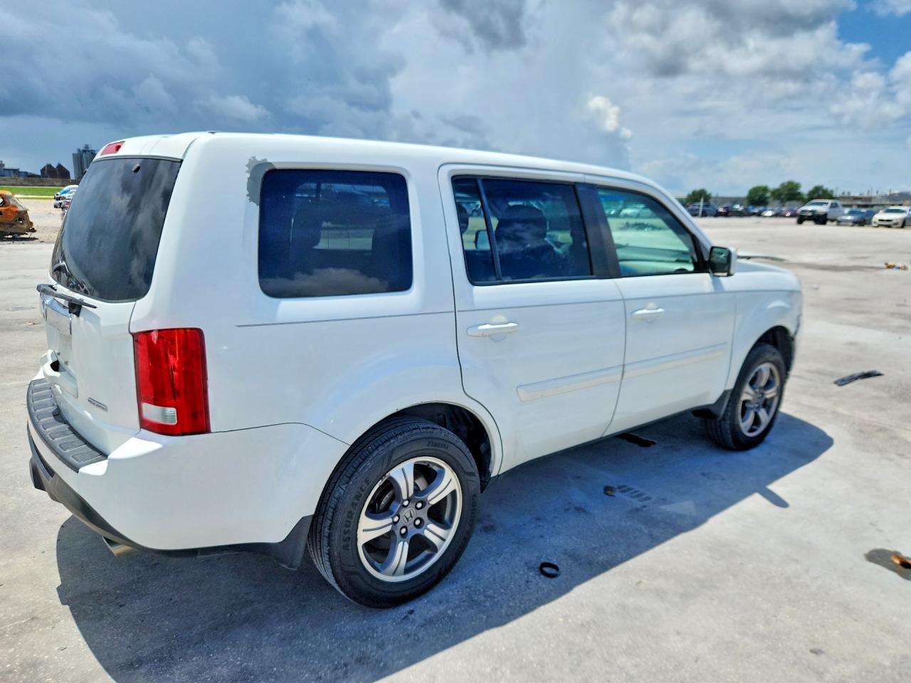 2015 HONDA PILOT SE photo 3