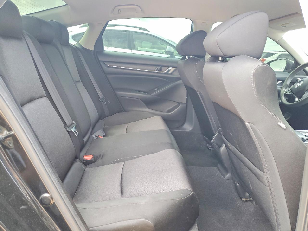 2018 HONDA ACCORD LX photo 19