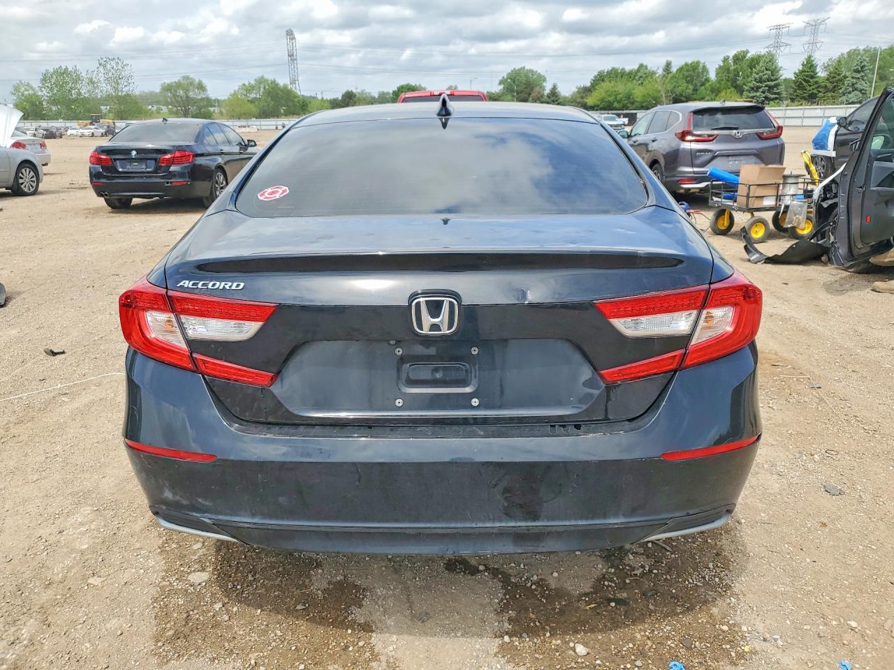 2018 HONDA ACCORD LX photo 11