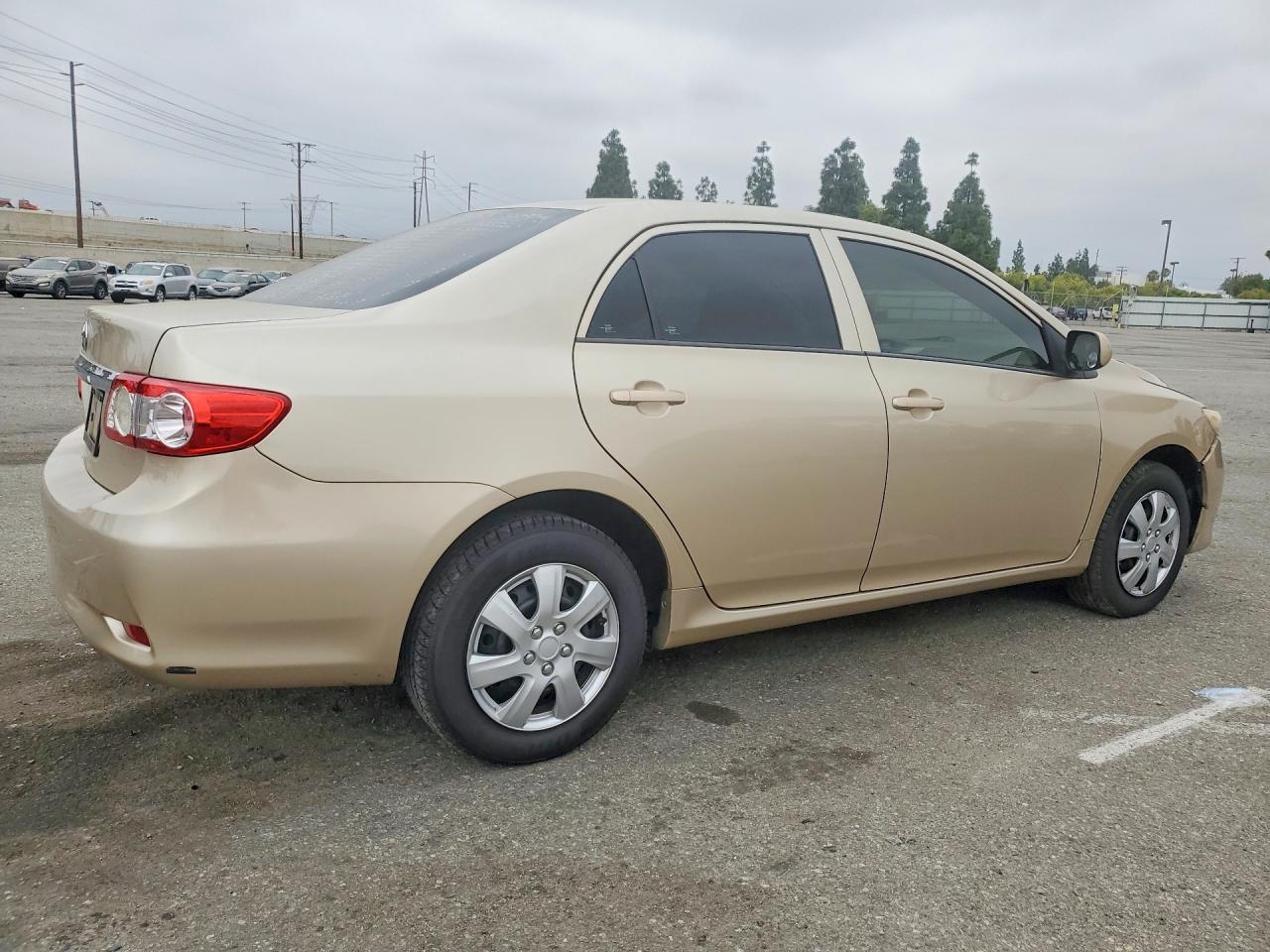 2013 TOYOTA COROLLA L photo 7