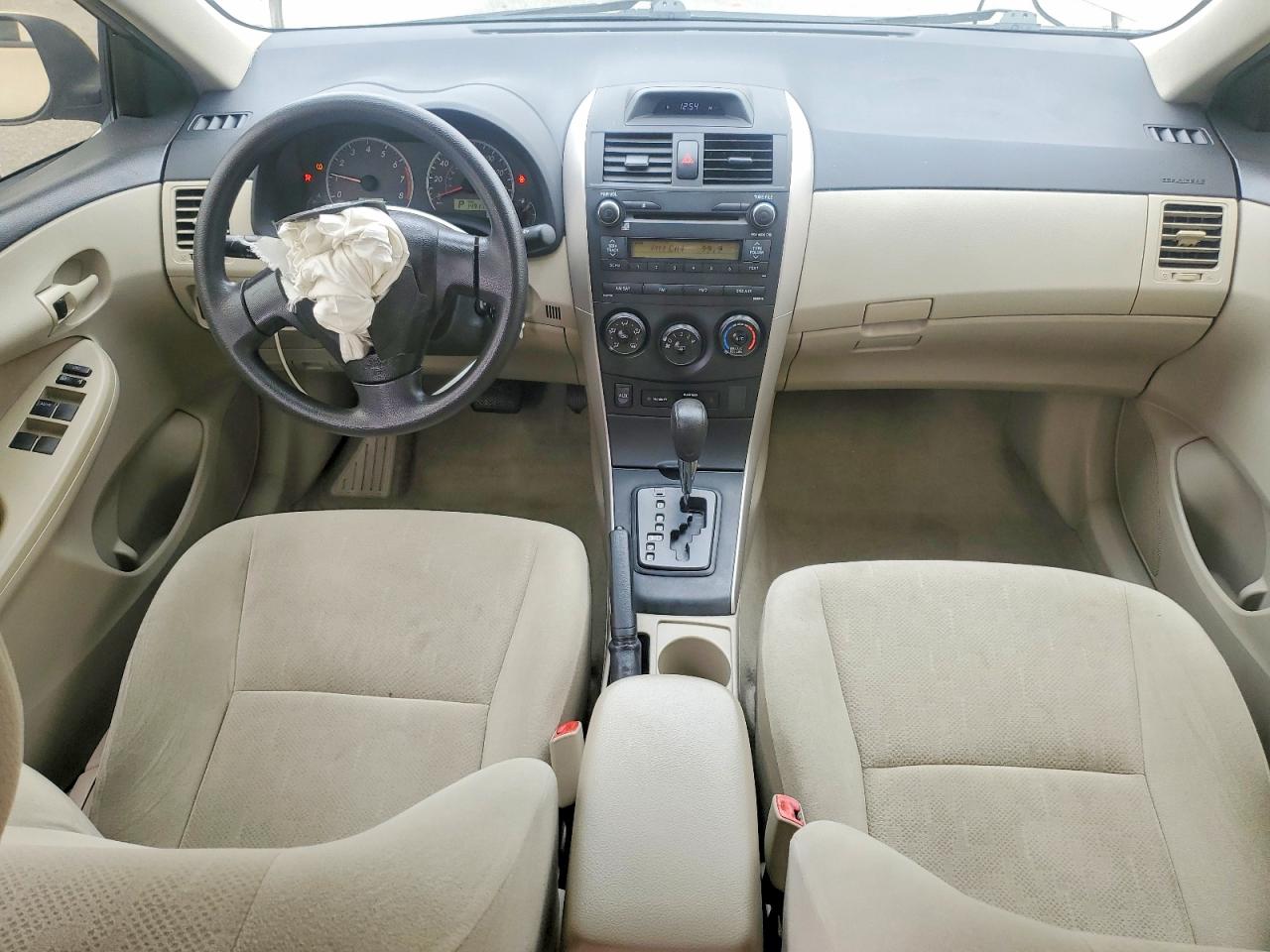 2013 TOYOTA COROLLA L photo 22