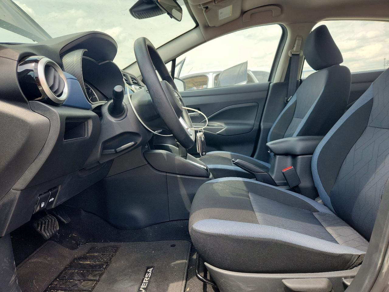 2025 NISSAN VERSA SV photo 13