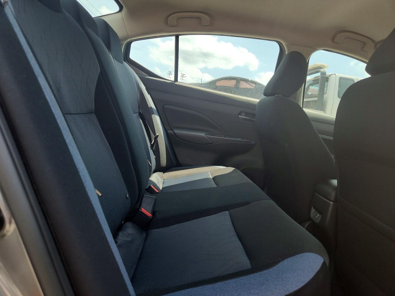 2025 NISSAN VERSA SV photo 19