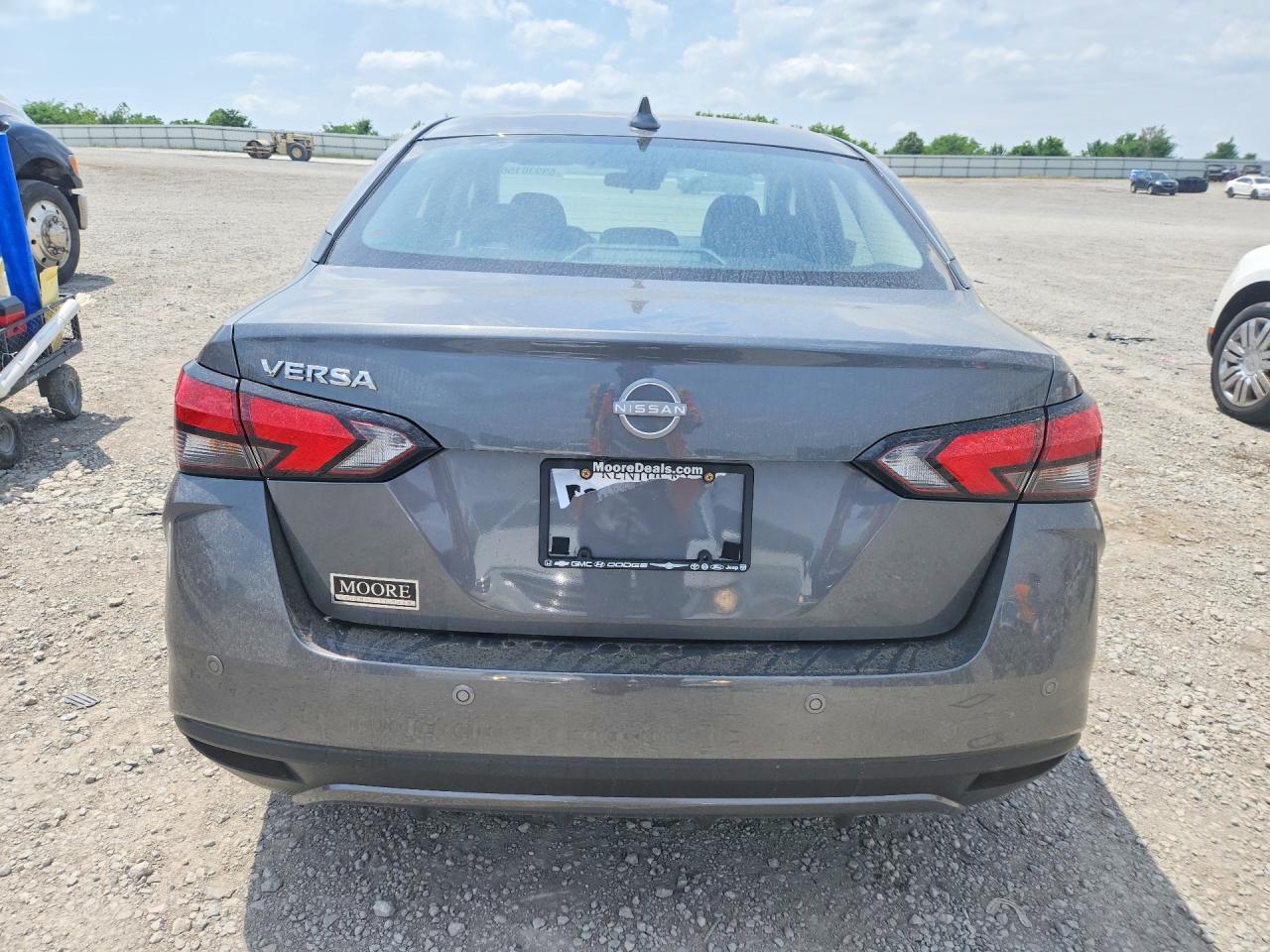 2025 NISSAN VERSA SV photo 11
